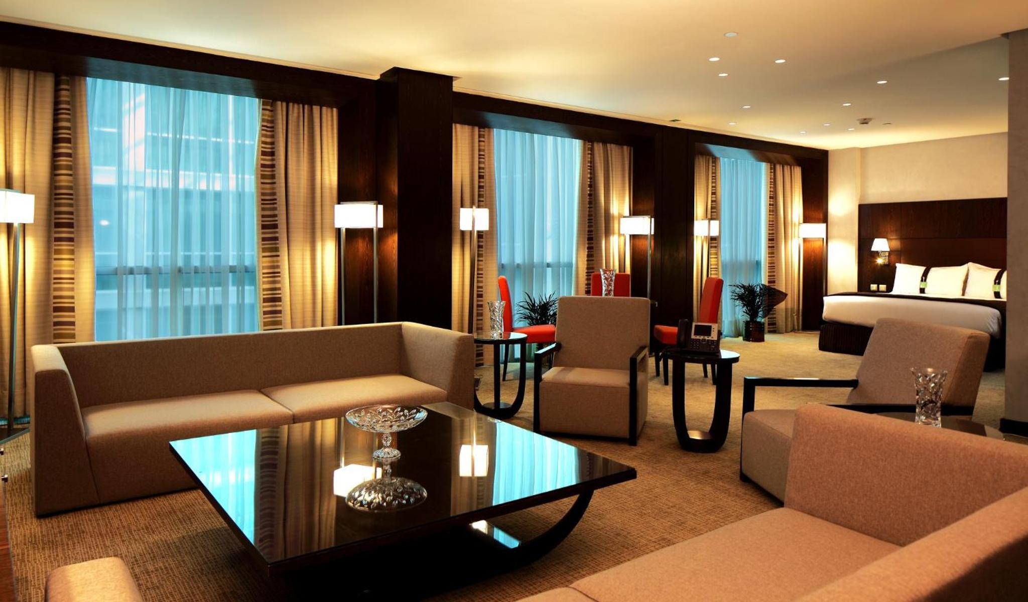 King Suite with Living Area - Smoking photo 1