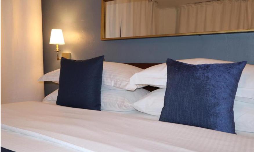 Queen Room photo 1