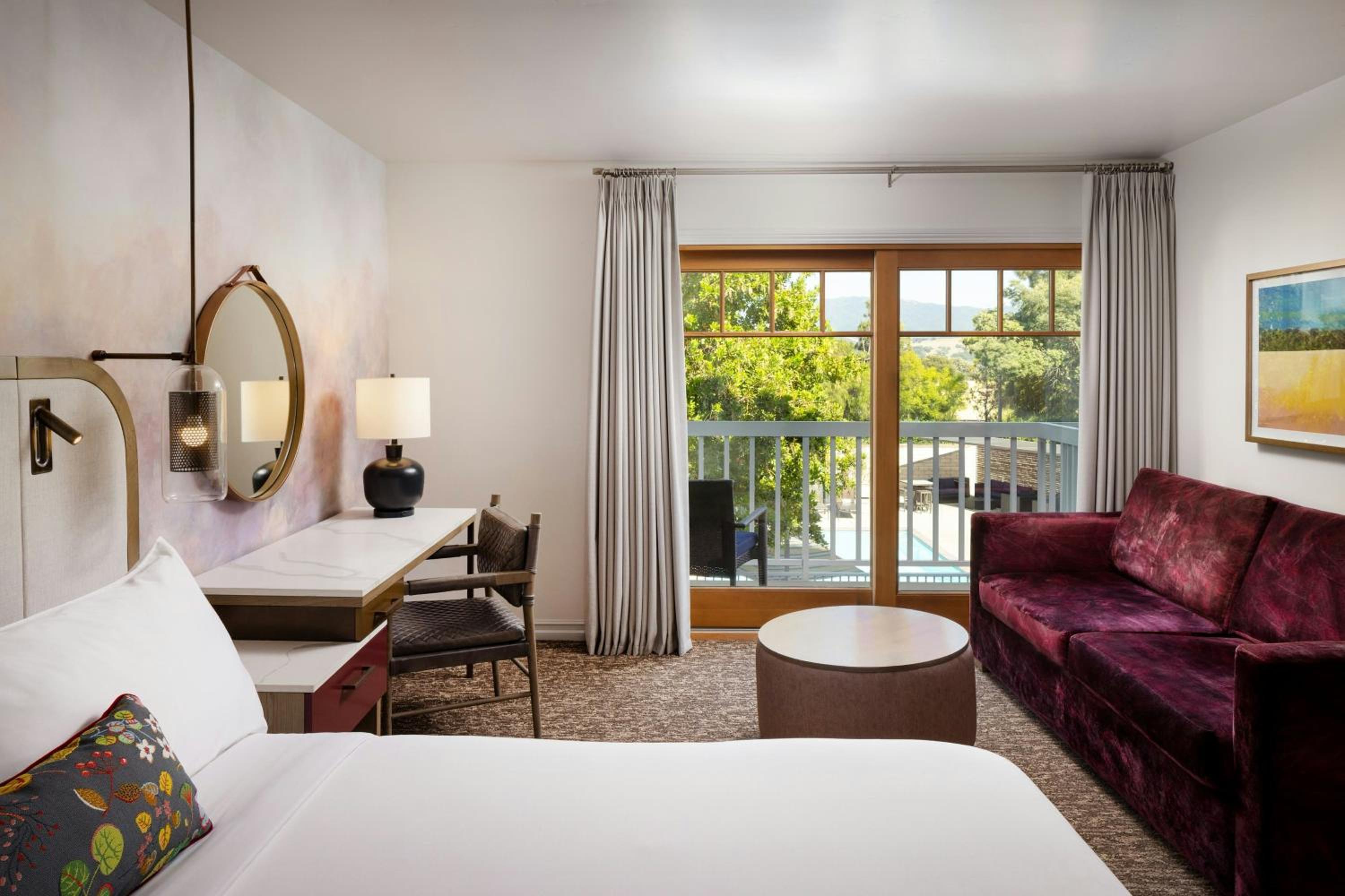 Standard King Room with Sofa Bed, Balcony and Pool photo 2