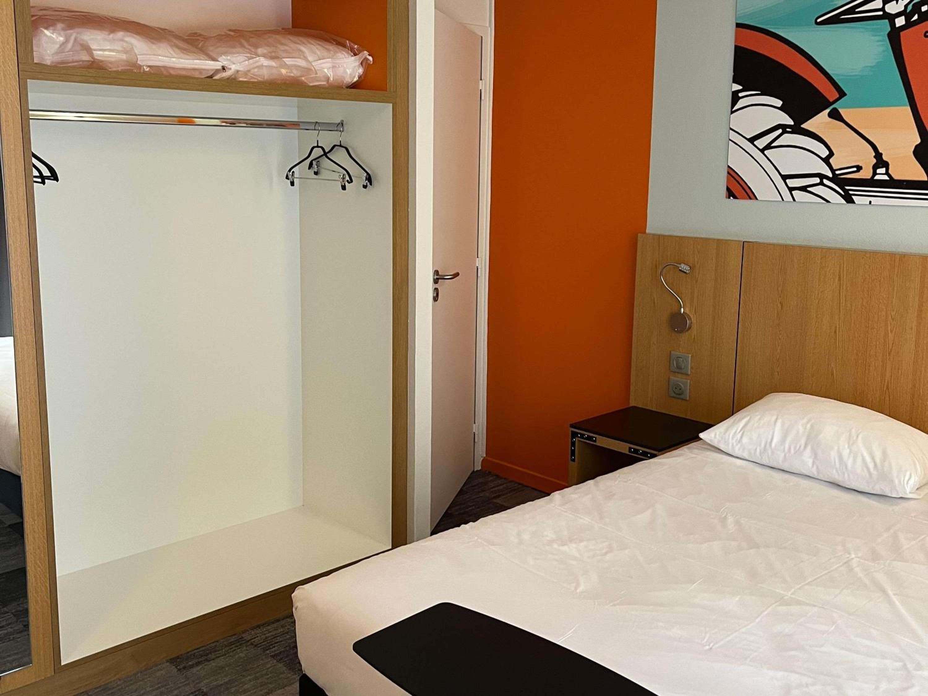 Standard Family Suite with Two Connecting Rooms photo 2