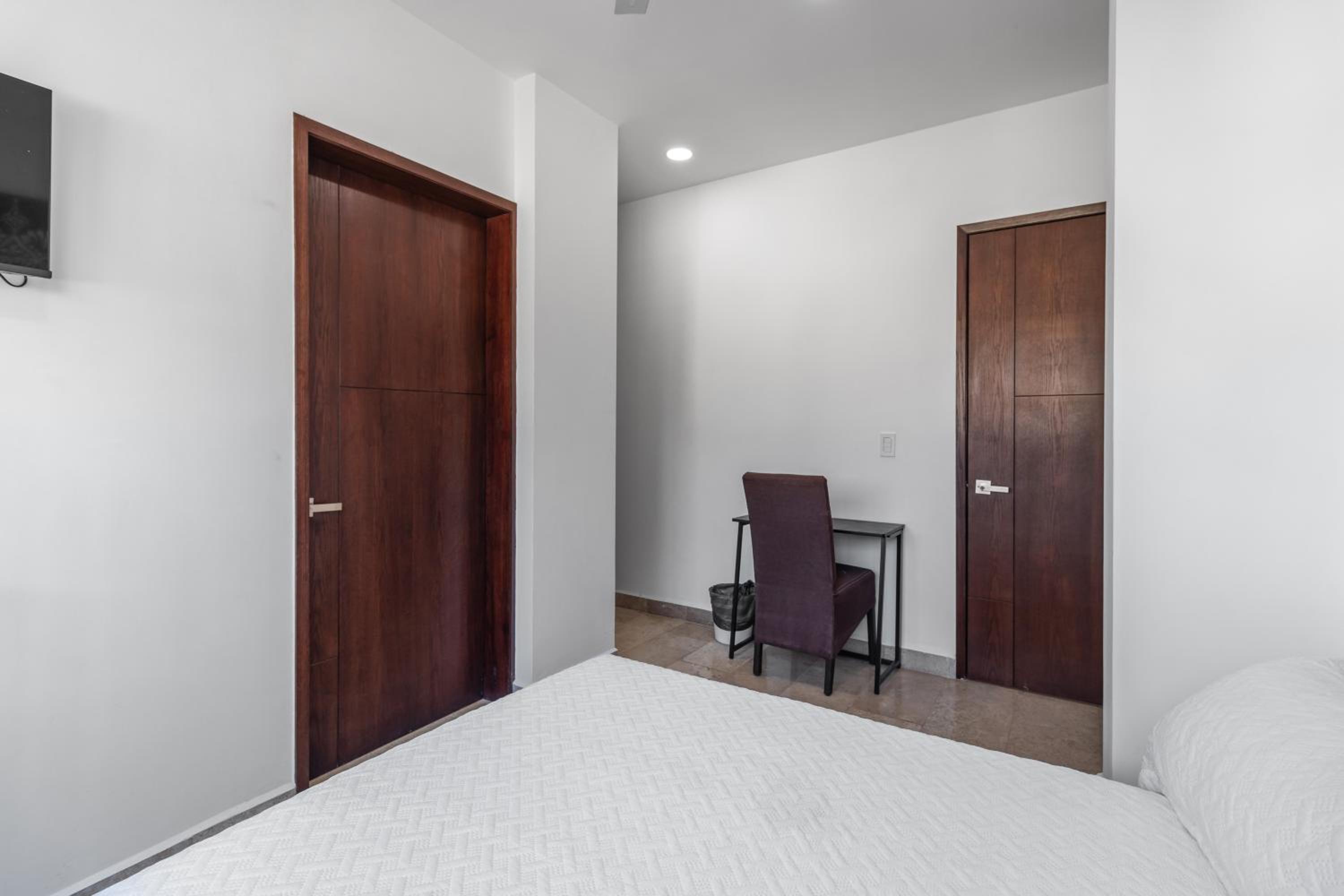 Two-Bedroom Apartment with Balcony photo 2