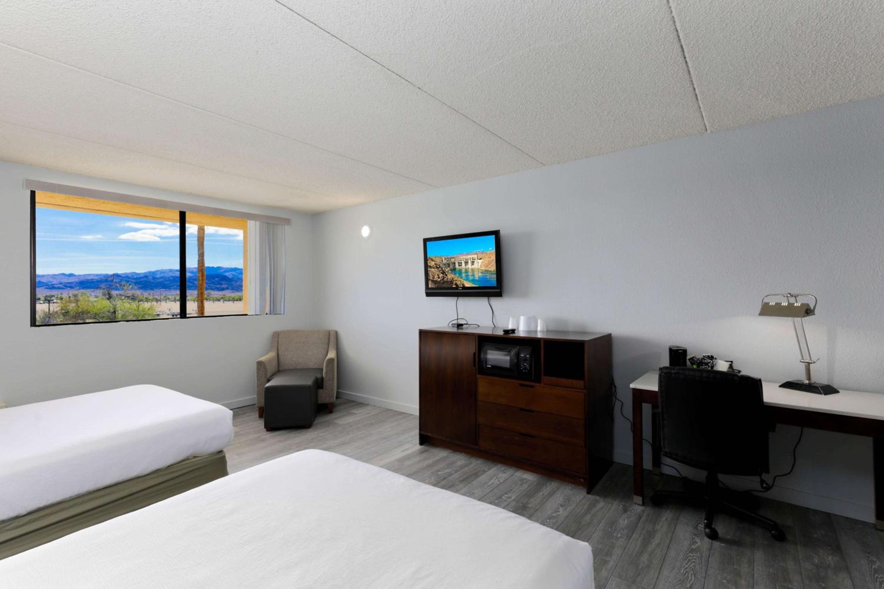 Queen Room with Two Queen Beds - Non-Smoking - Photo 1
