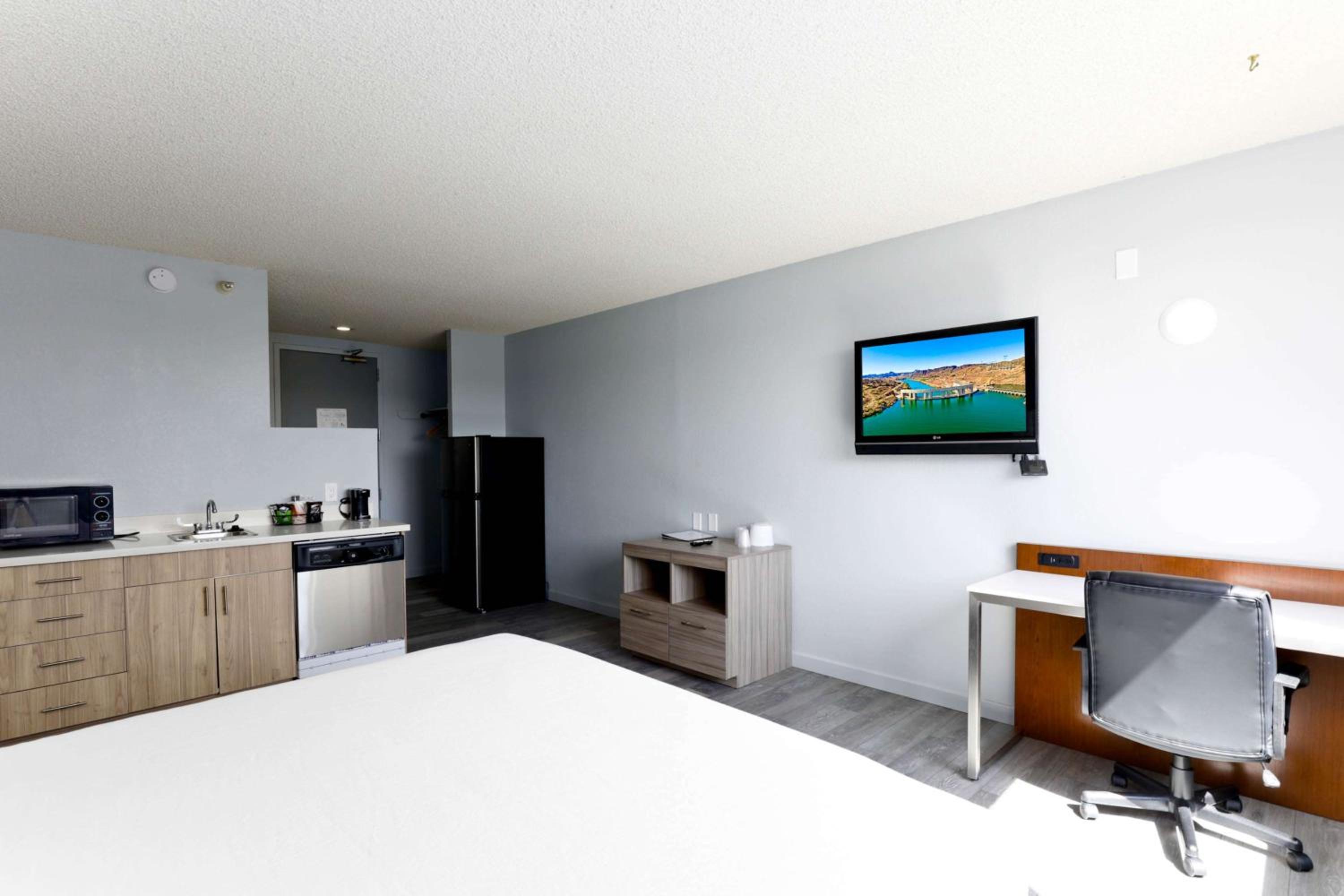 King Room - Non-Smoking - Photo 4