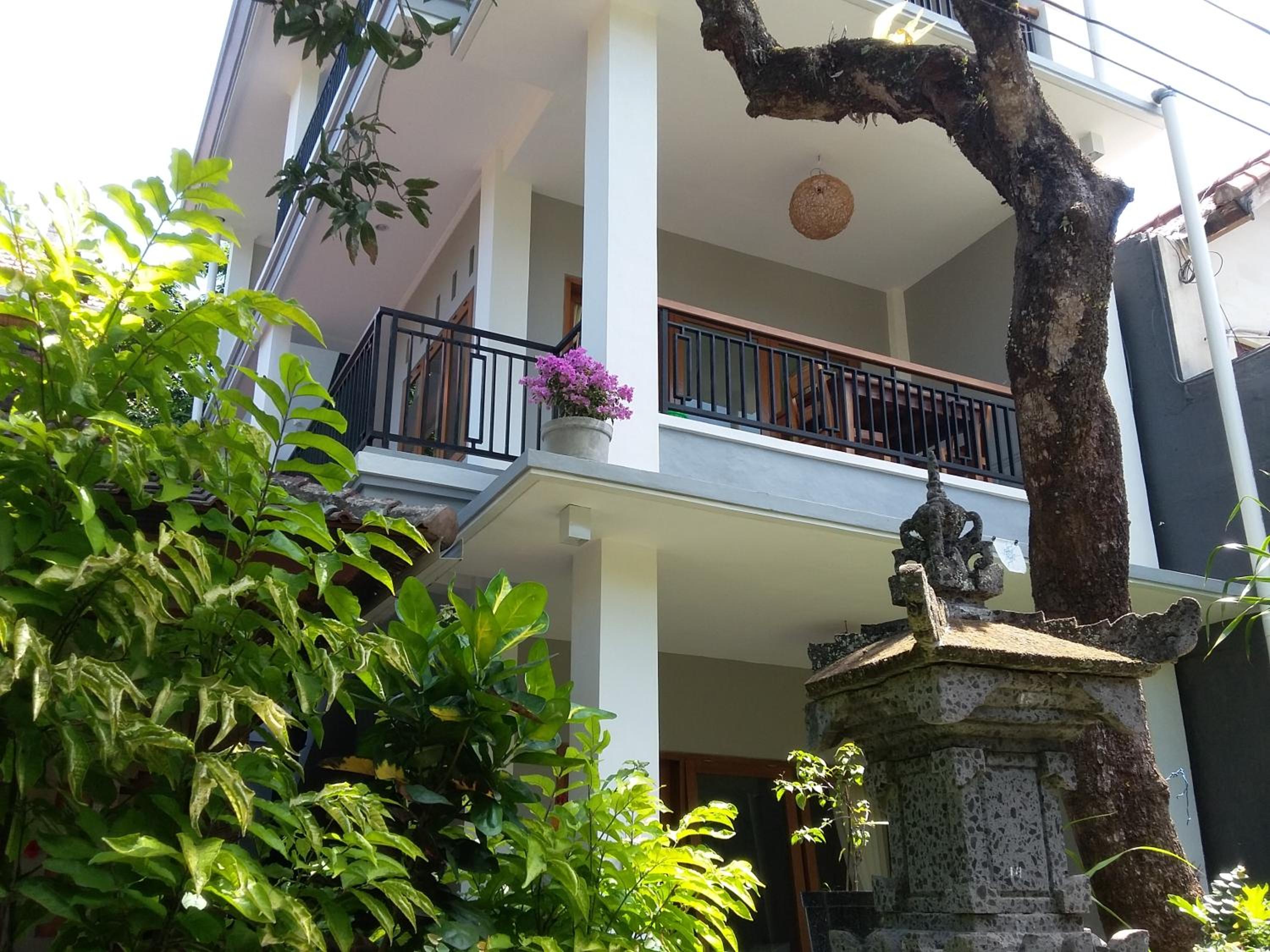 Triple Room with Balcony - Photo 7