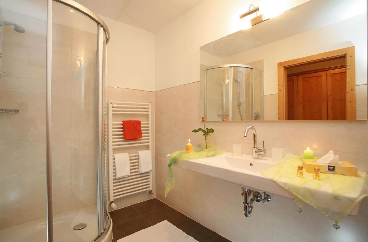 Double Room with Mountain View - Photo 2