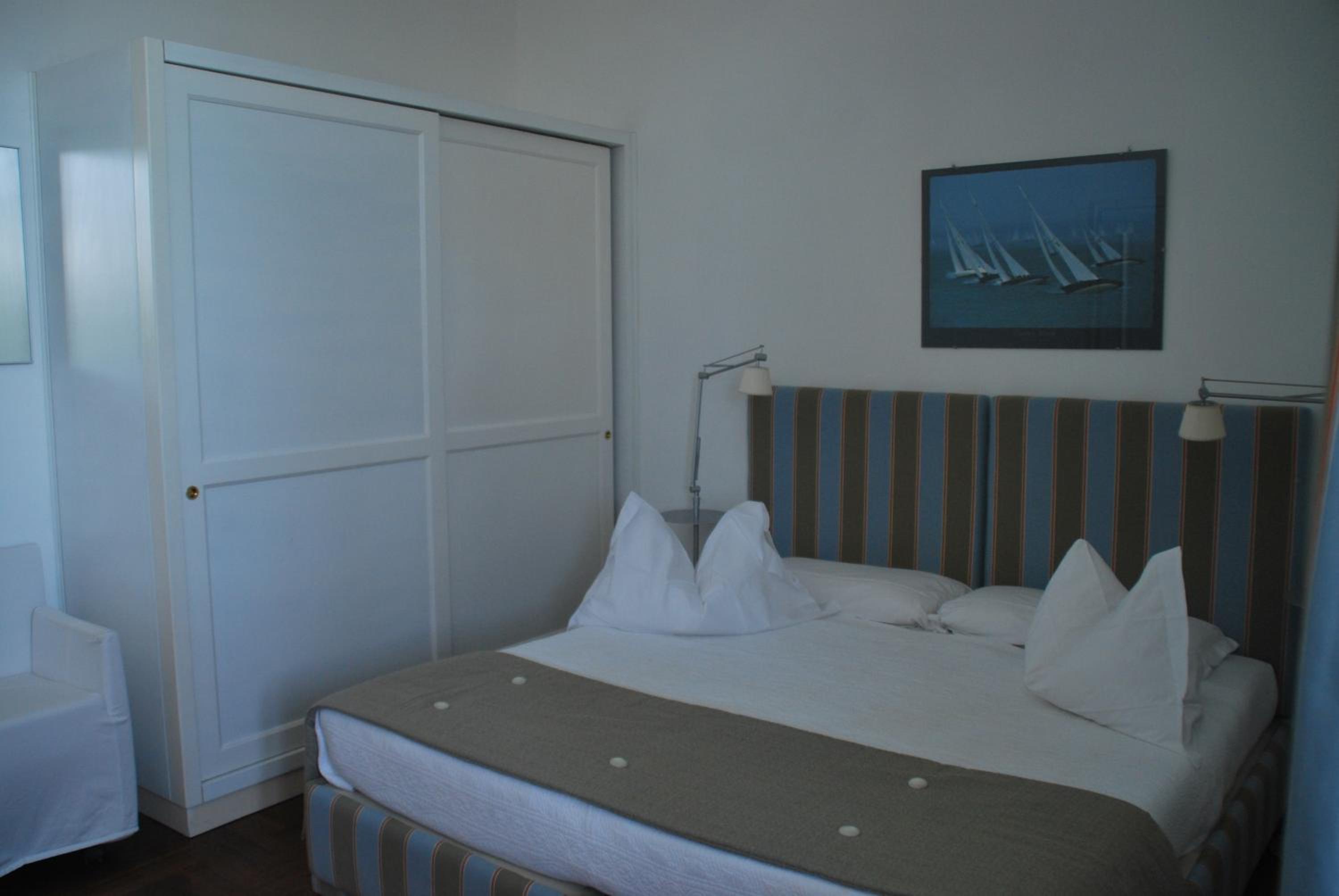 Double Room with Balcony - Photo 8