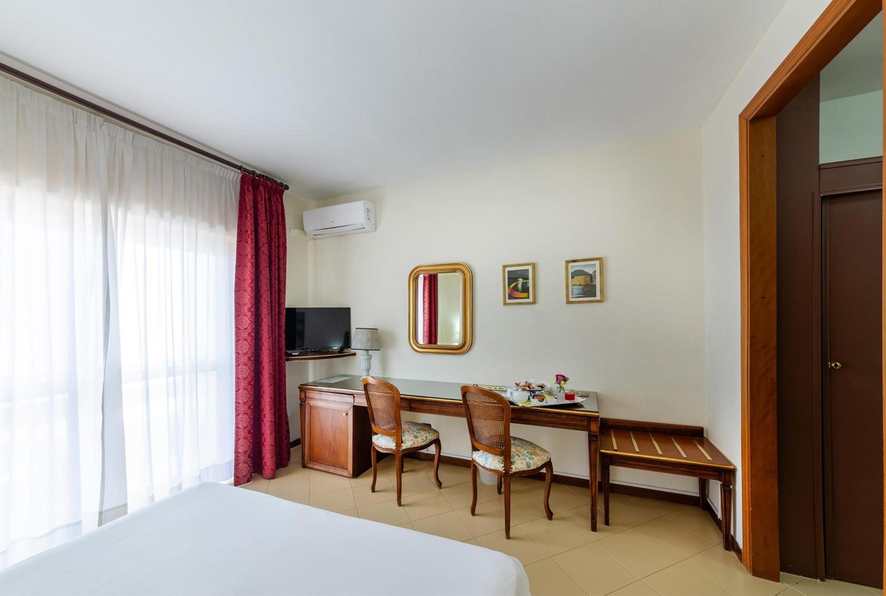 Classic Queen Room with One Queen Bed and One Single Bed - Non-Smoking