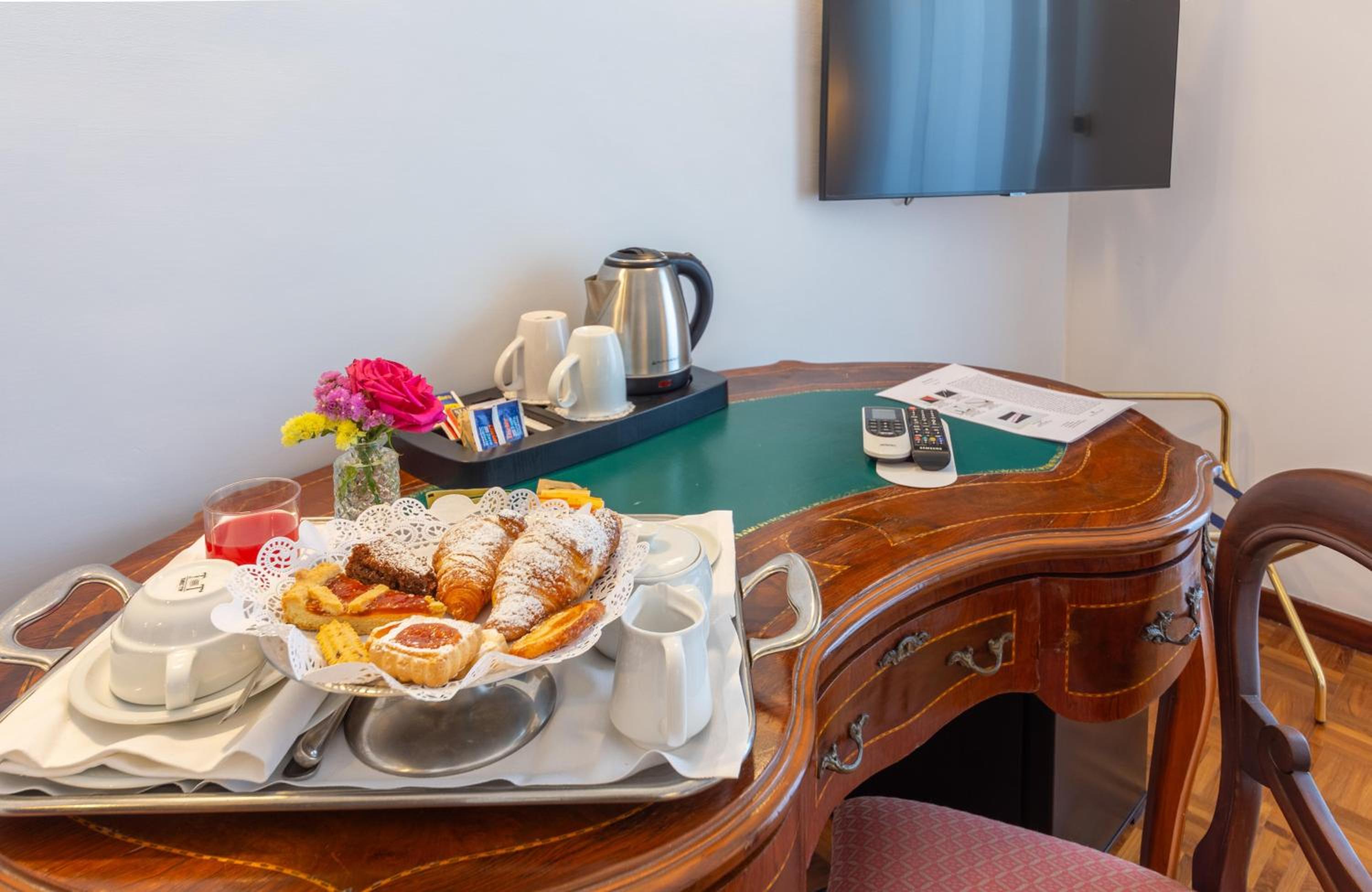Deluxe Queen Room with Terrace and Sea View - Non-Smoking
