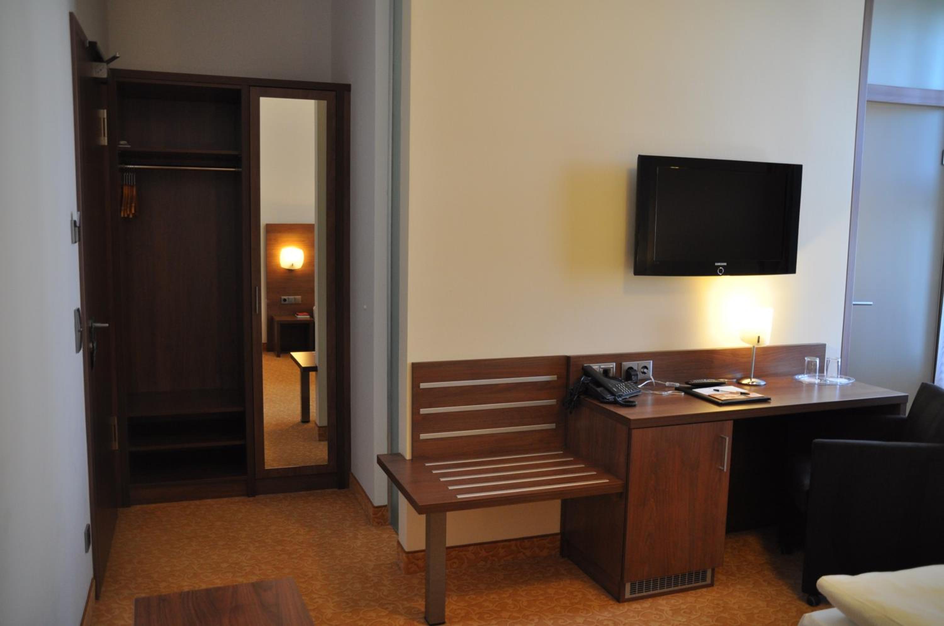 Double or Twin Room - Photo 3