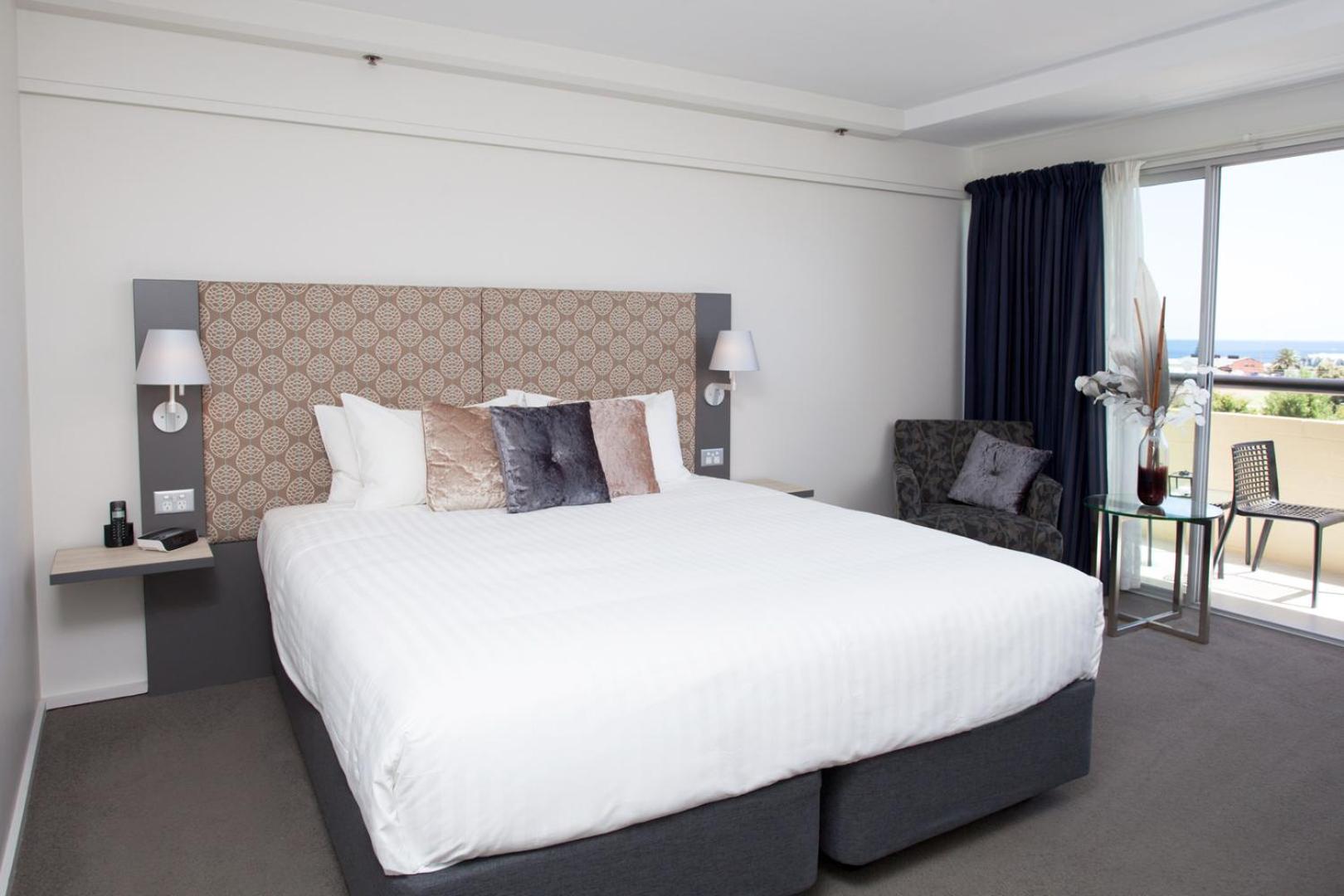 Superior King Room with Ocean View photo 1