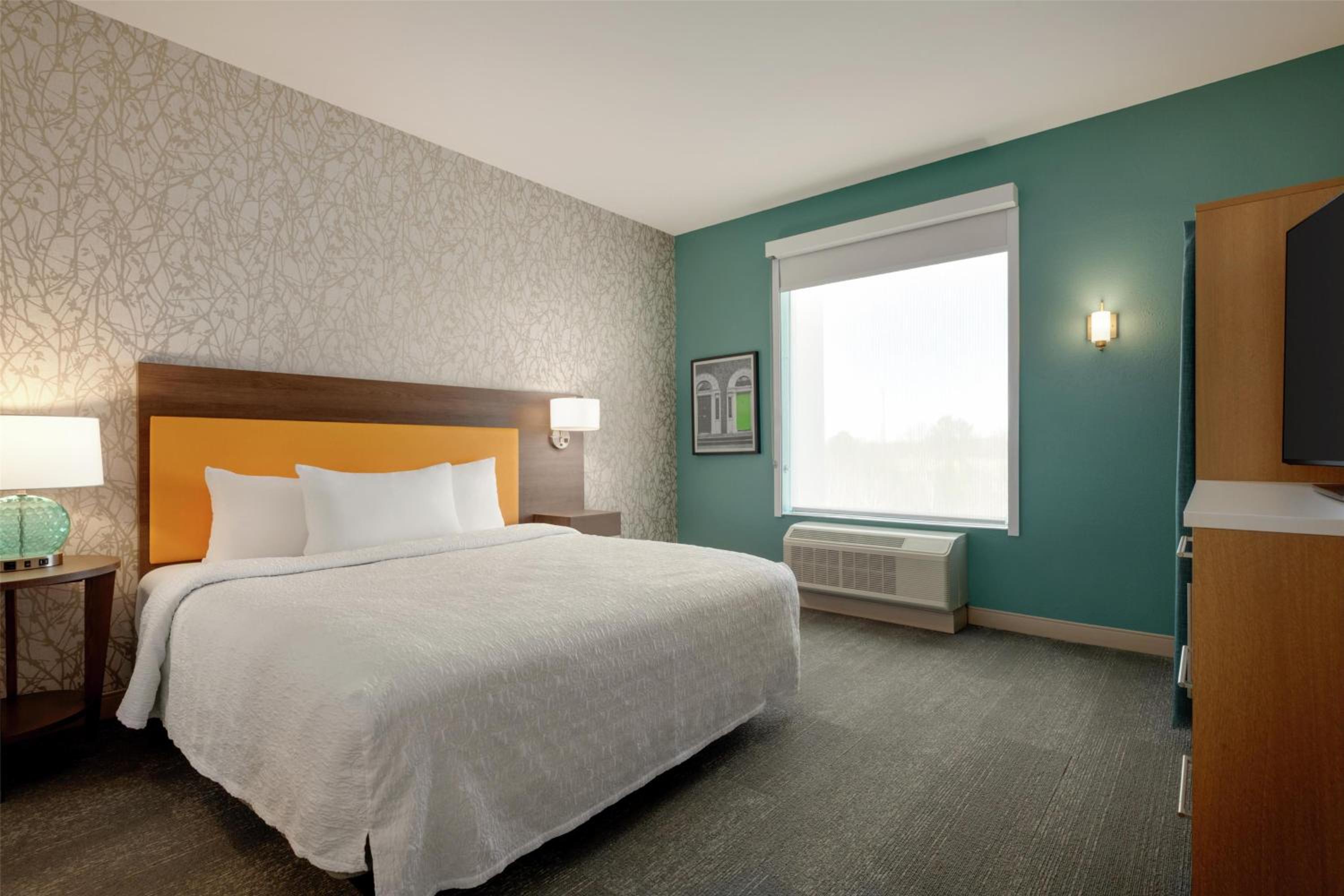 One-Bedroom King Suite - Photo 2
