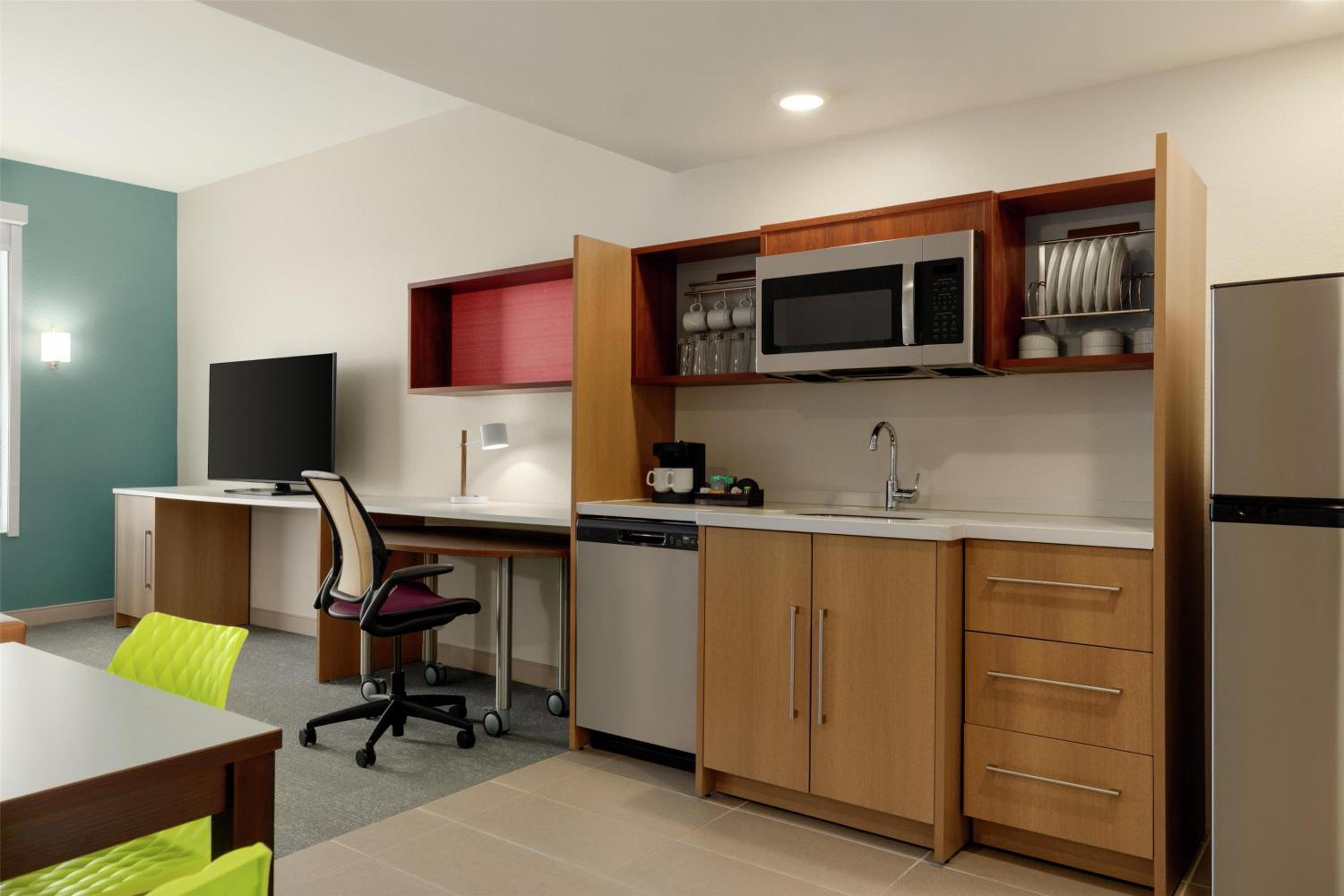 One-Bedroom King Suite - Photo 4