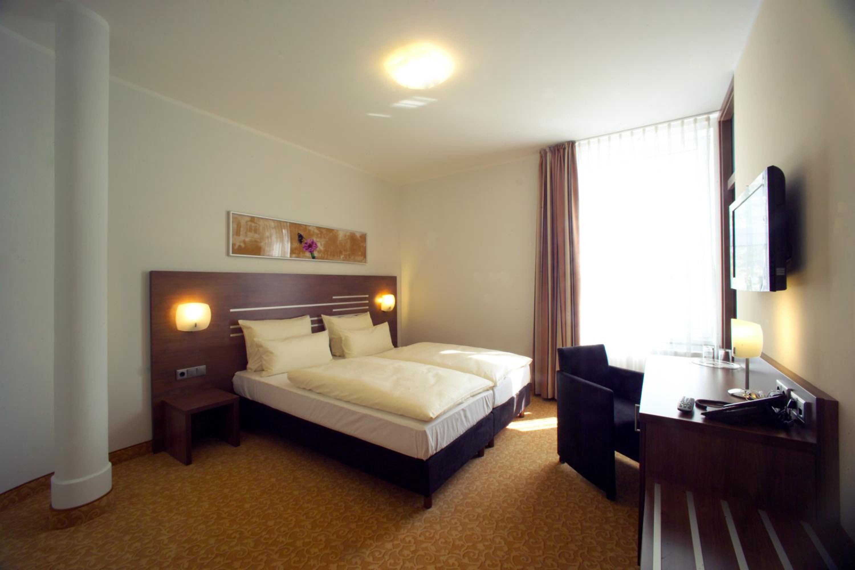 Double or Twin Room - Photo 7