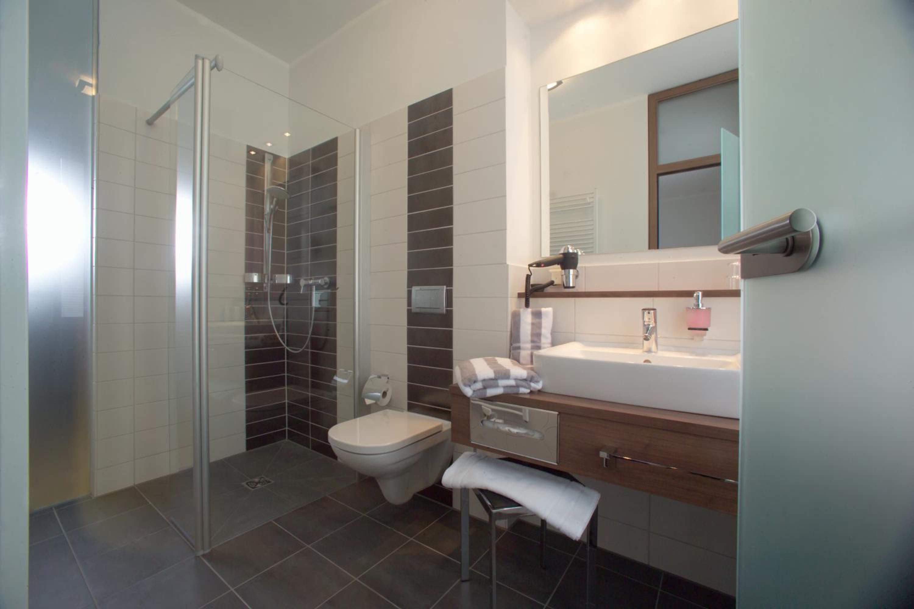 Double or Twin Room - Photo 6