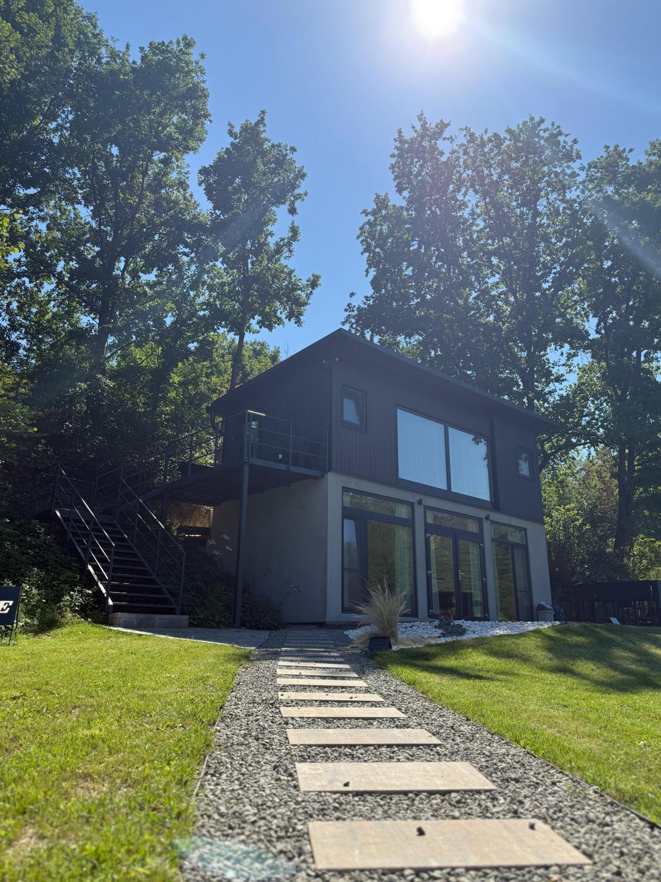 Family Room with Lake View photo 1