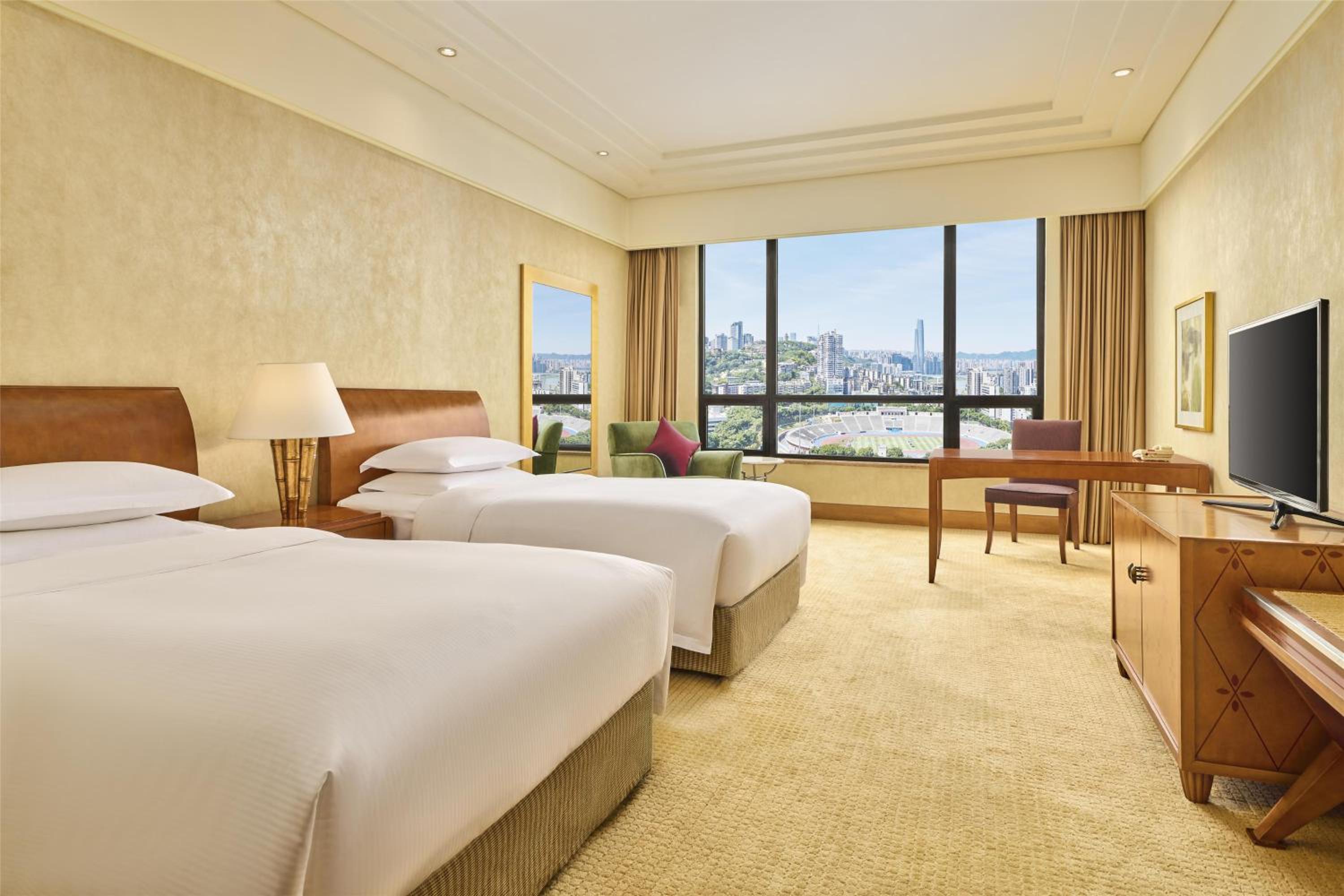 Deluxe Twin Room with City View - Photo 3