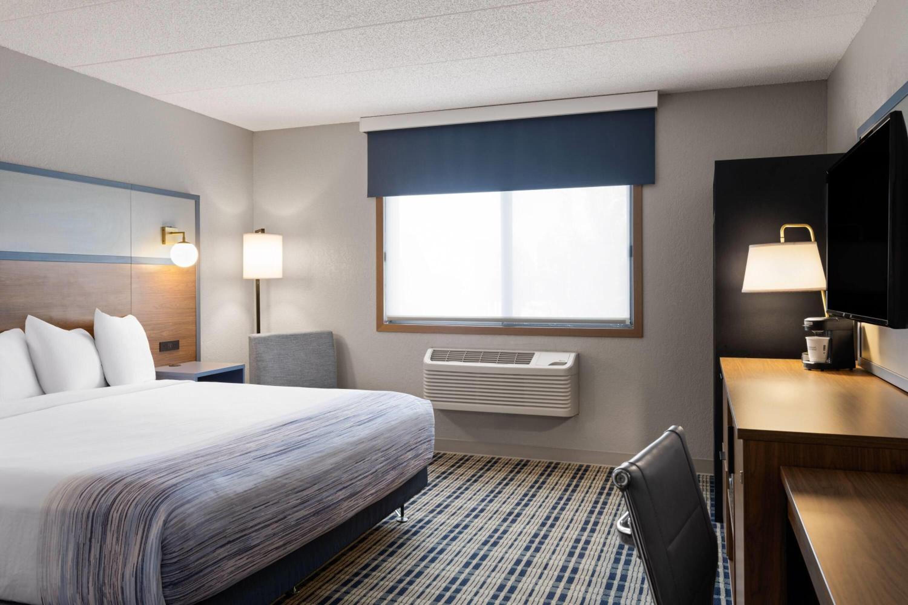 King Room - Mobility Access/Non-Smoking - Photo 1