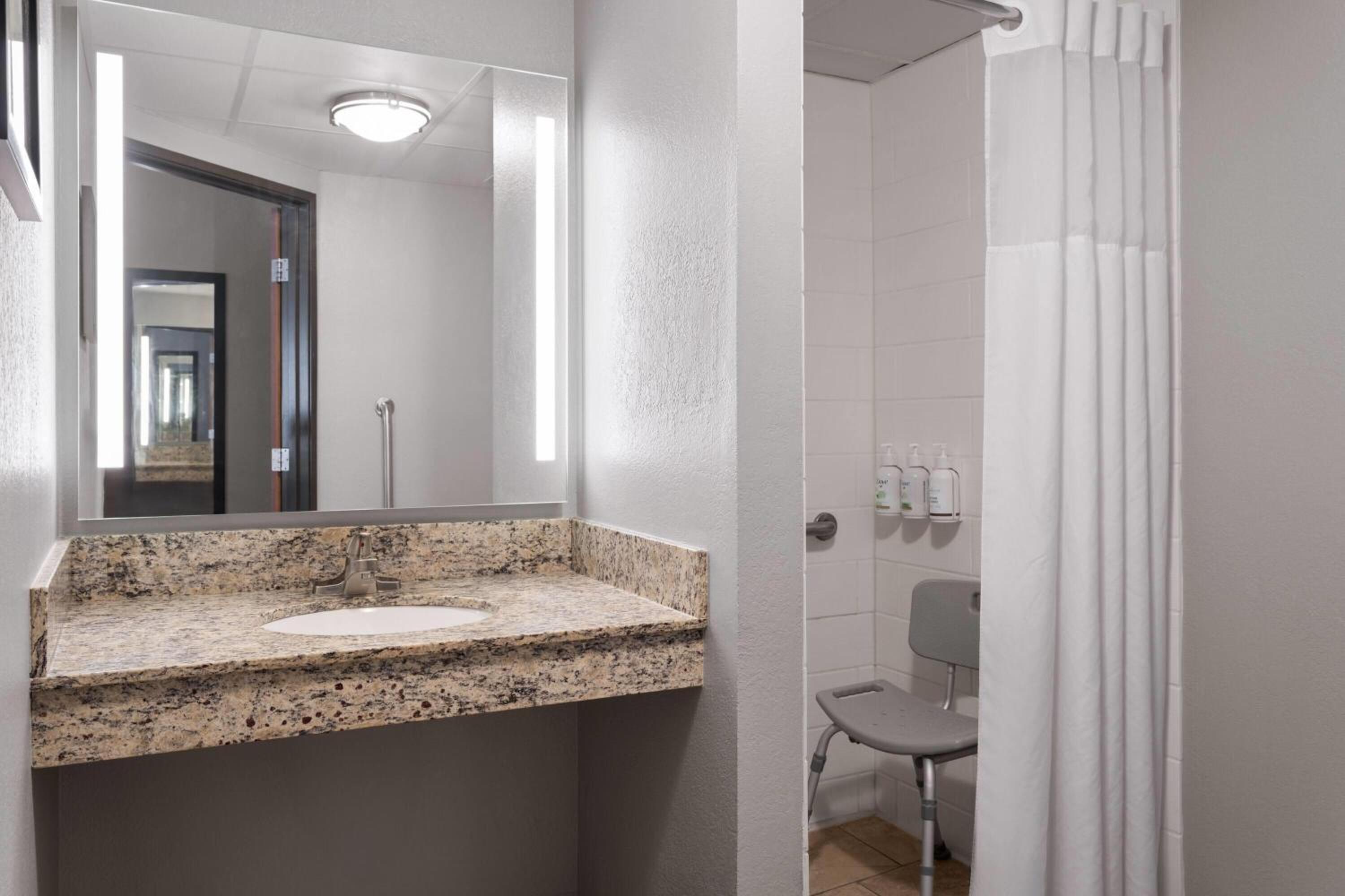 King Room - Mobility Access/Non-Smoking - Photo 3