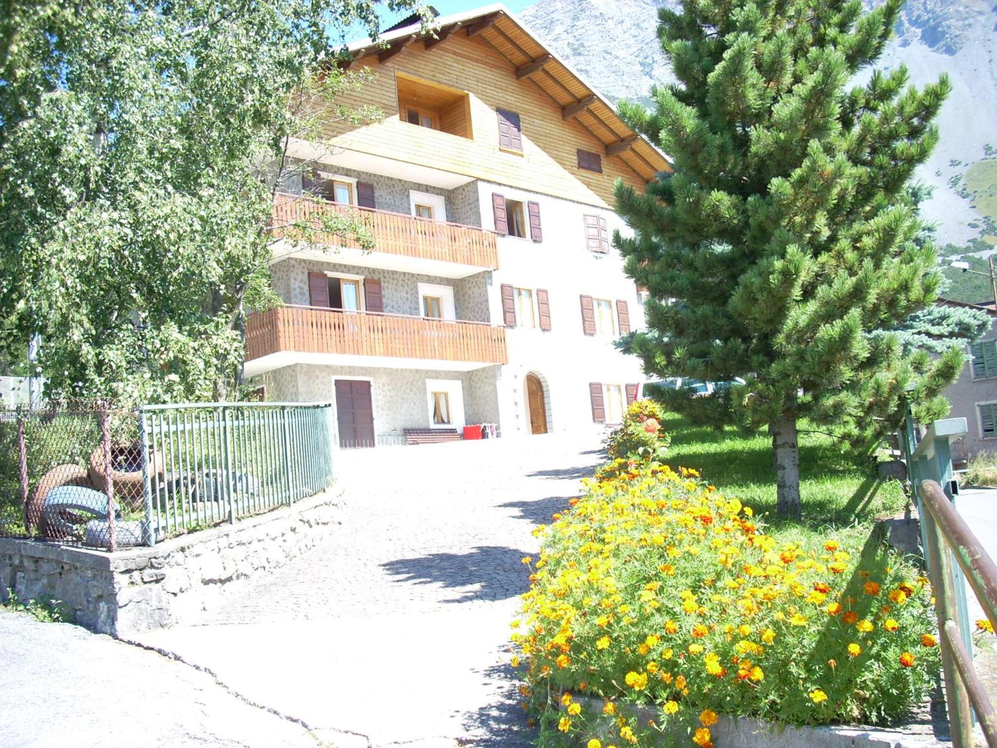 Apartment with Mountain View photo 3