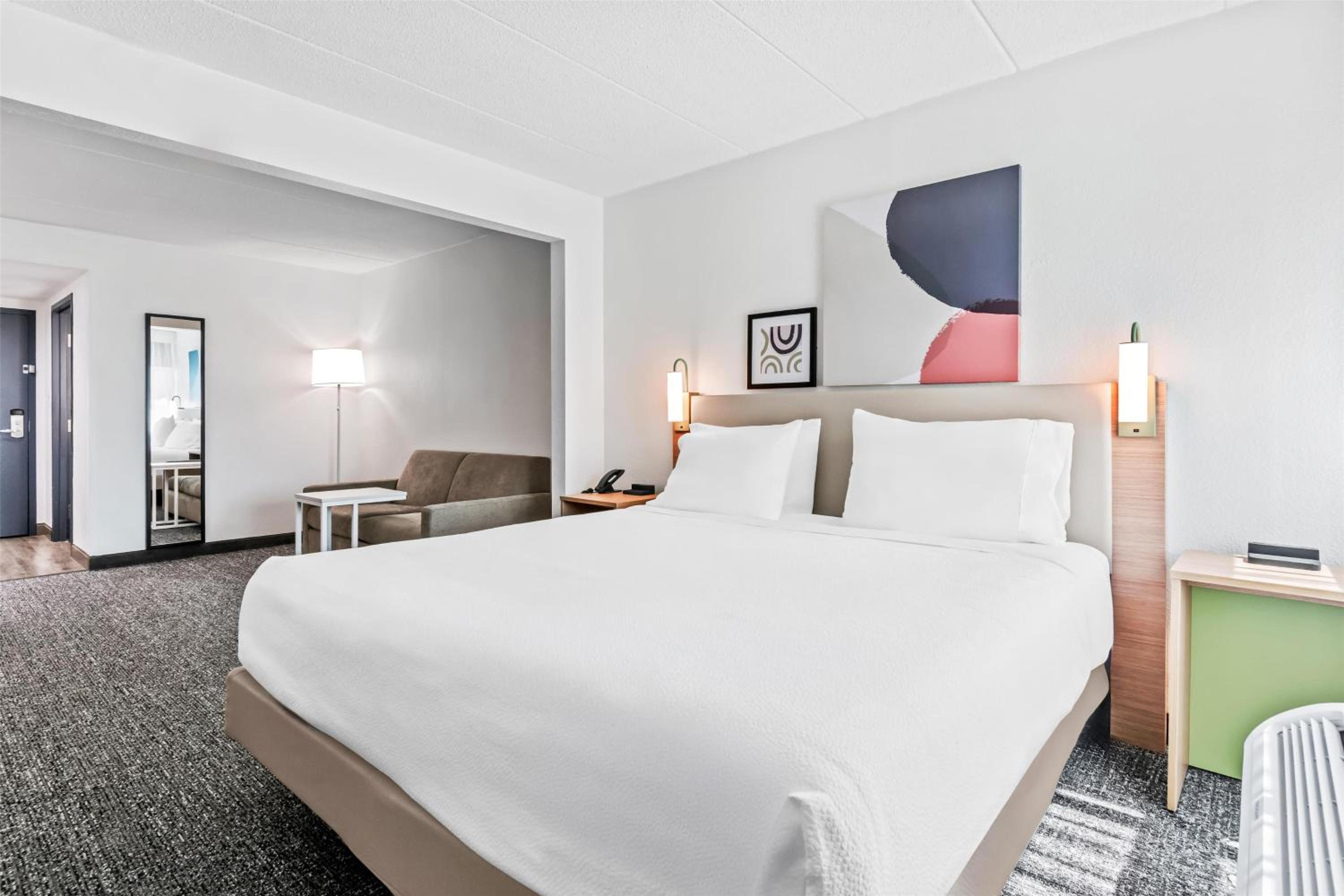 King Room with Sofa Bed - Non-Smoking - Photo 3