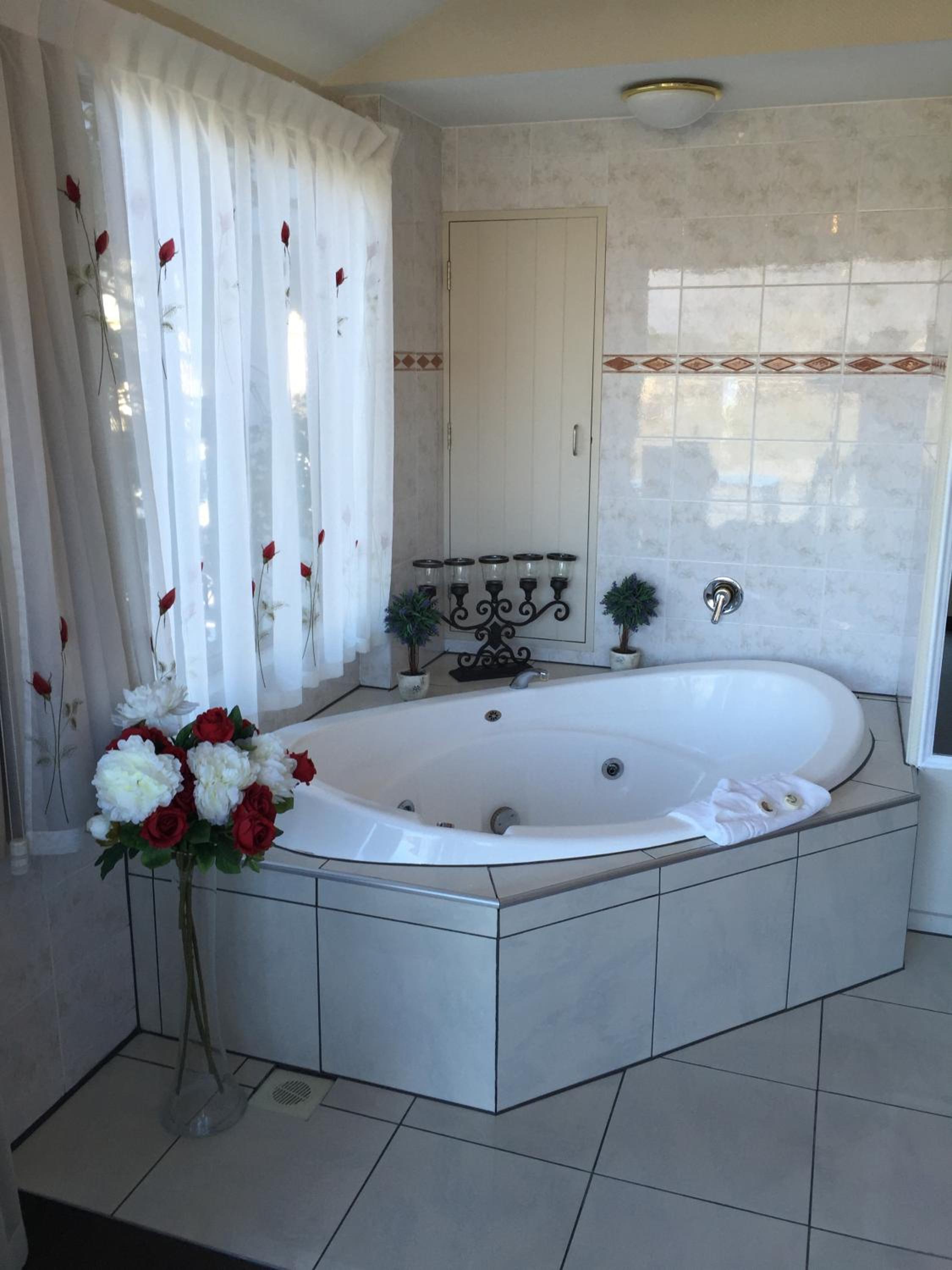 Honeymoon Suite photo 2