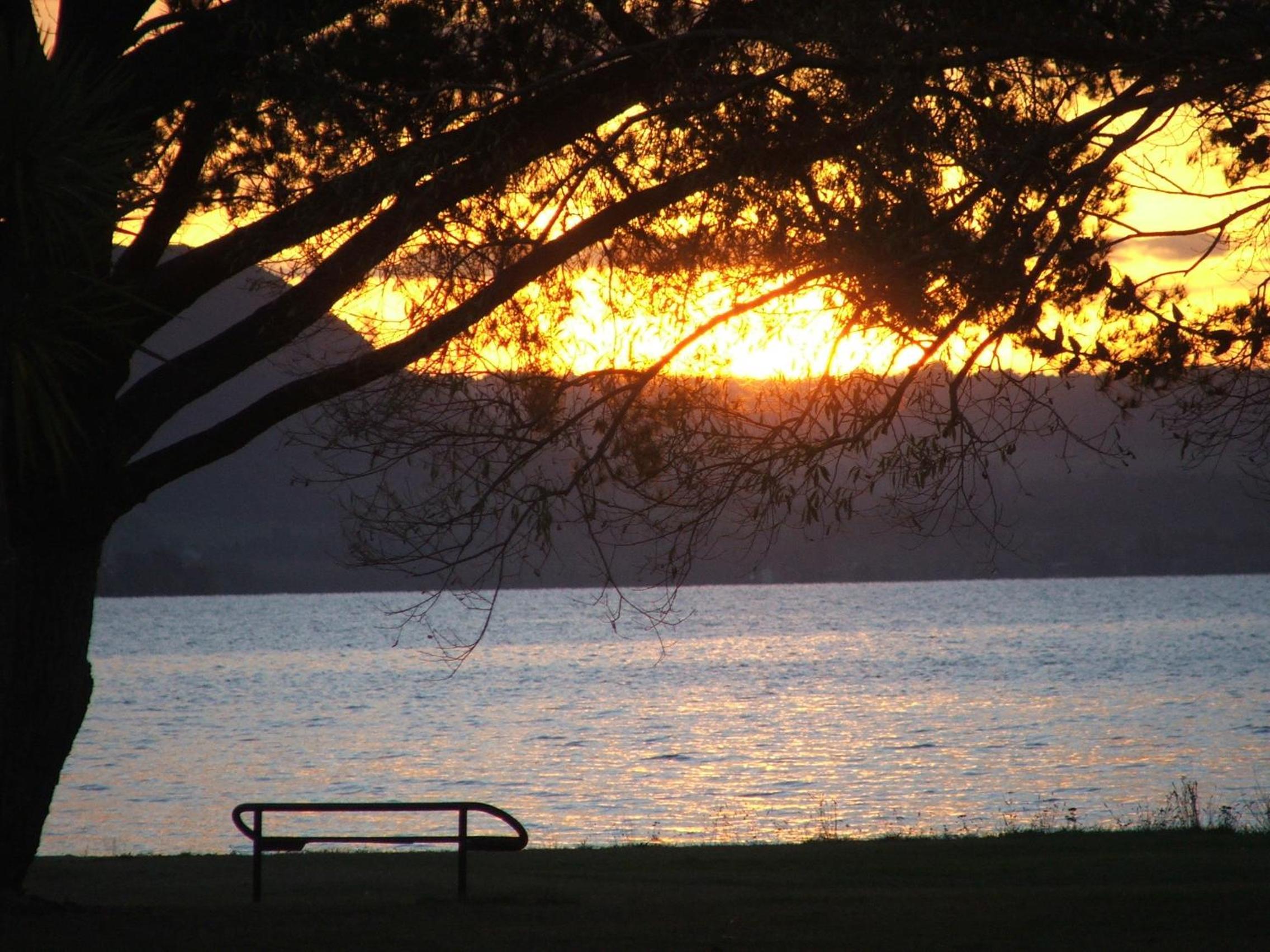Two-Bedroom Apartment with Lake View - Photo 7