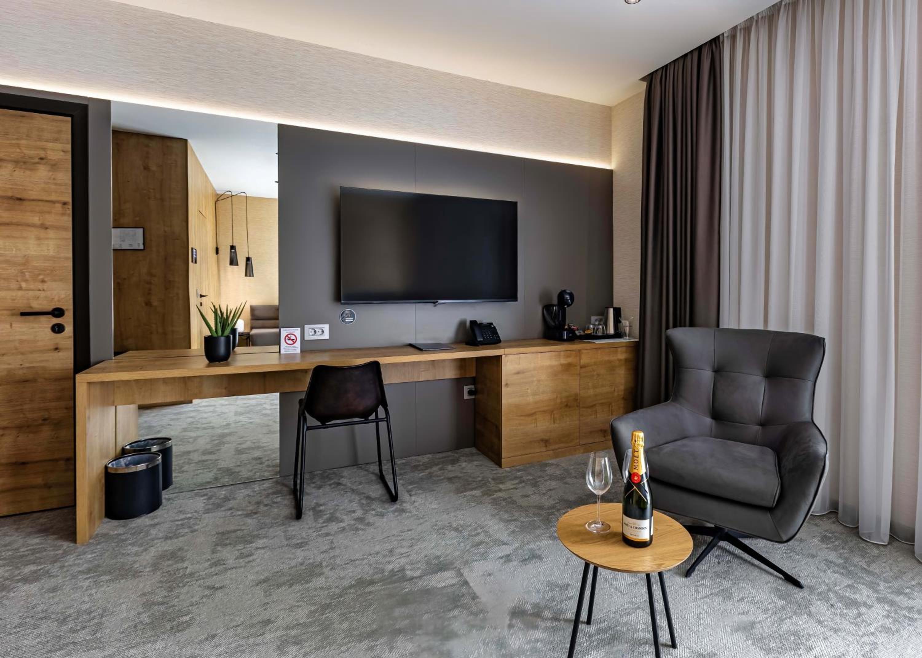 Deluxe Double or Twin Room photo 3