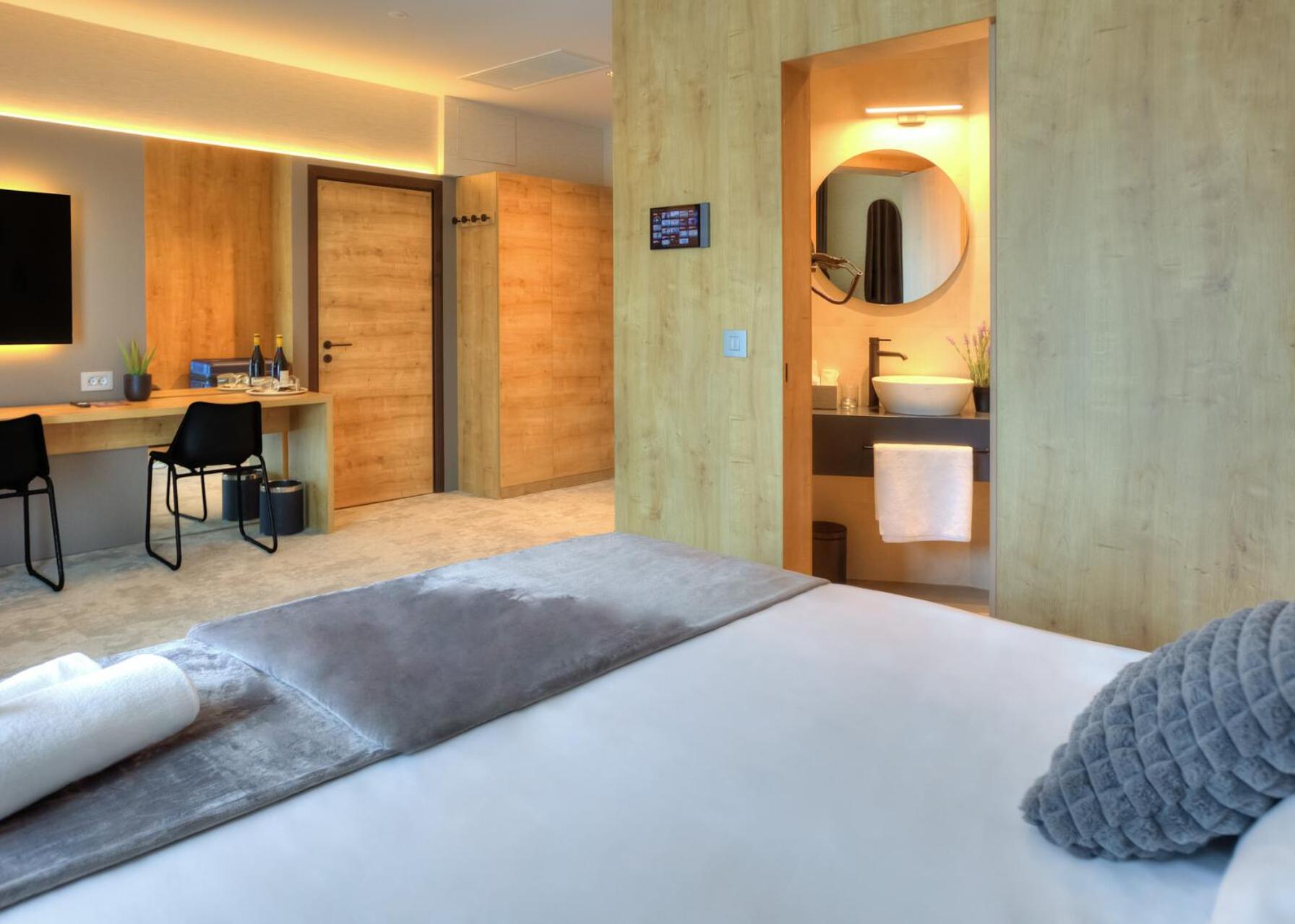 Deluxe Double or Twin Room