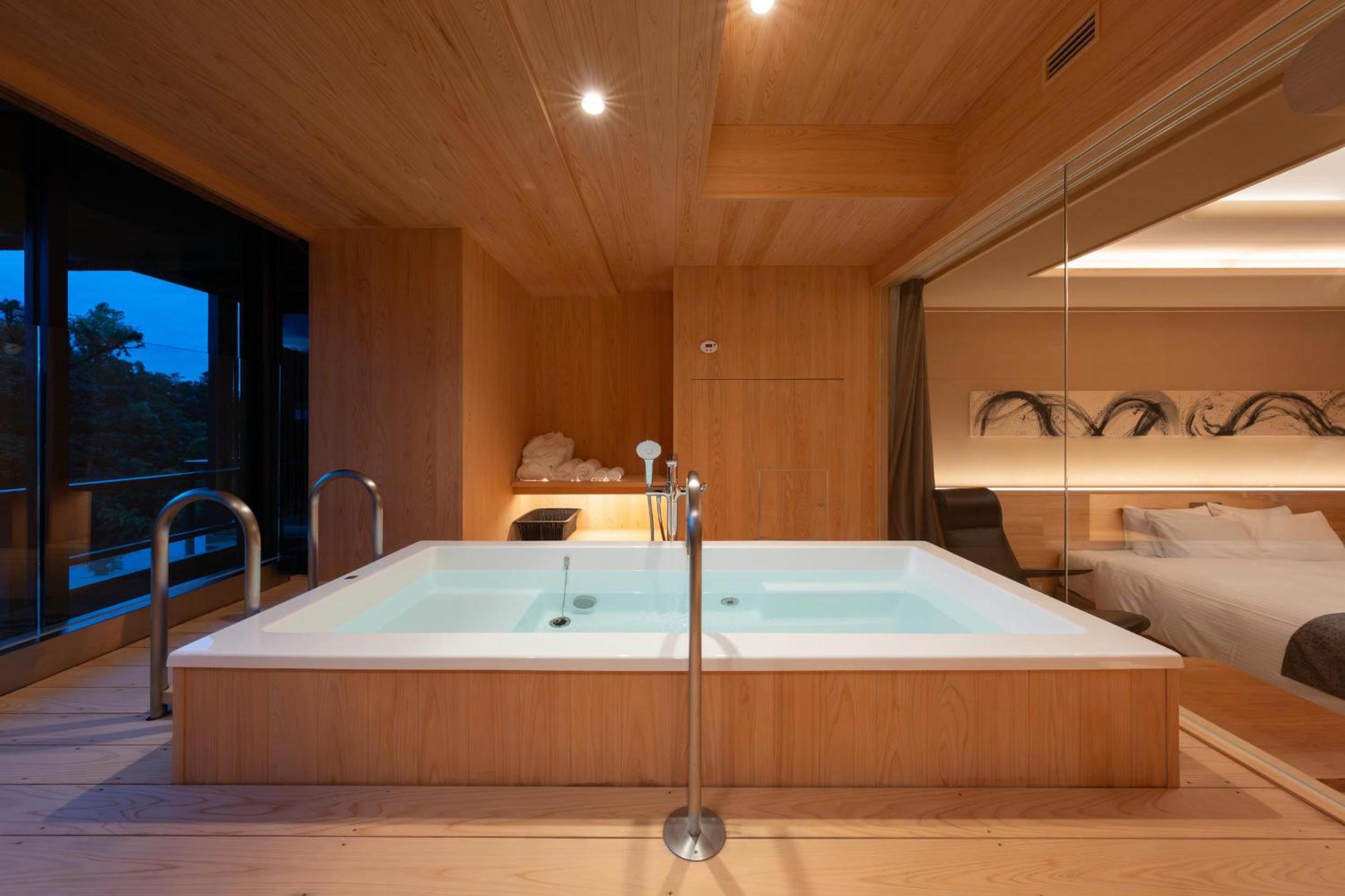 King Room with Spa Bath photo 2