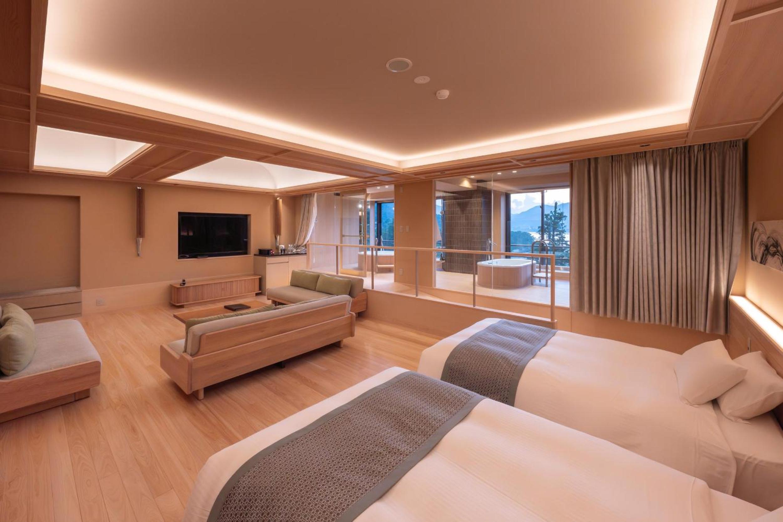 Deluxe Twin Room with Sea View photo 3
