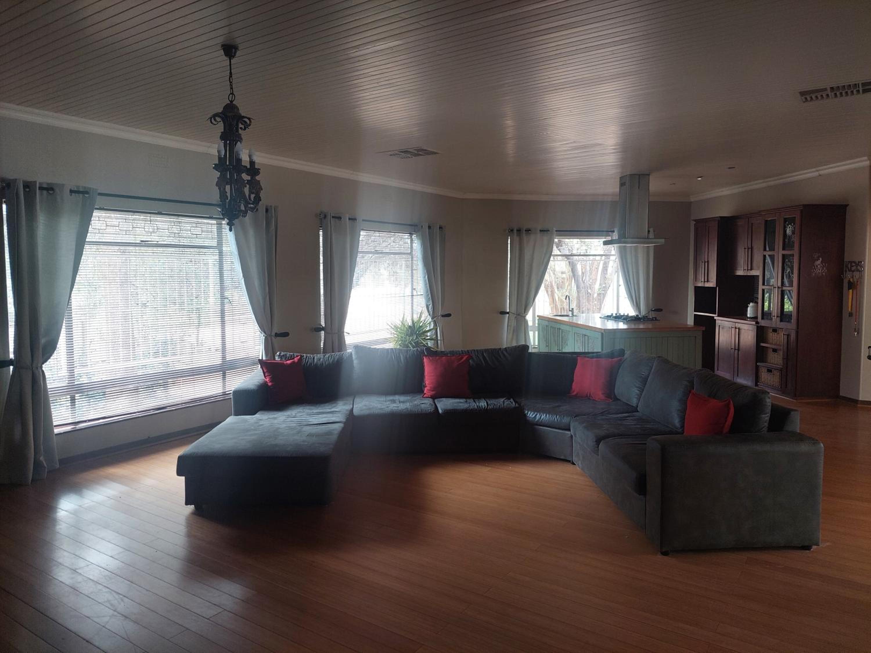 Three-Bedroom House - Photo 5
