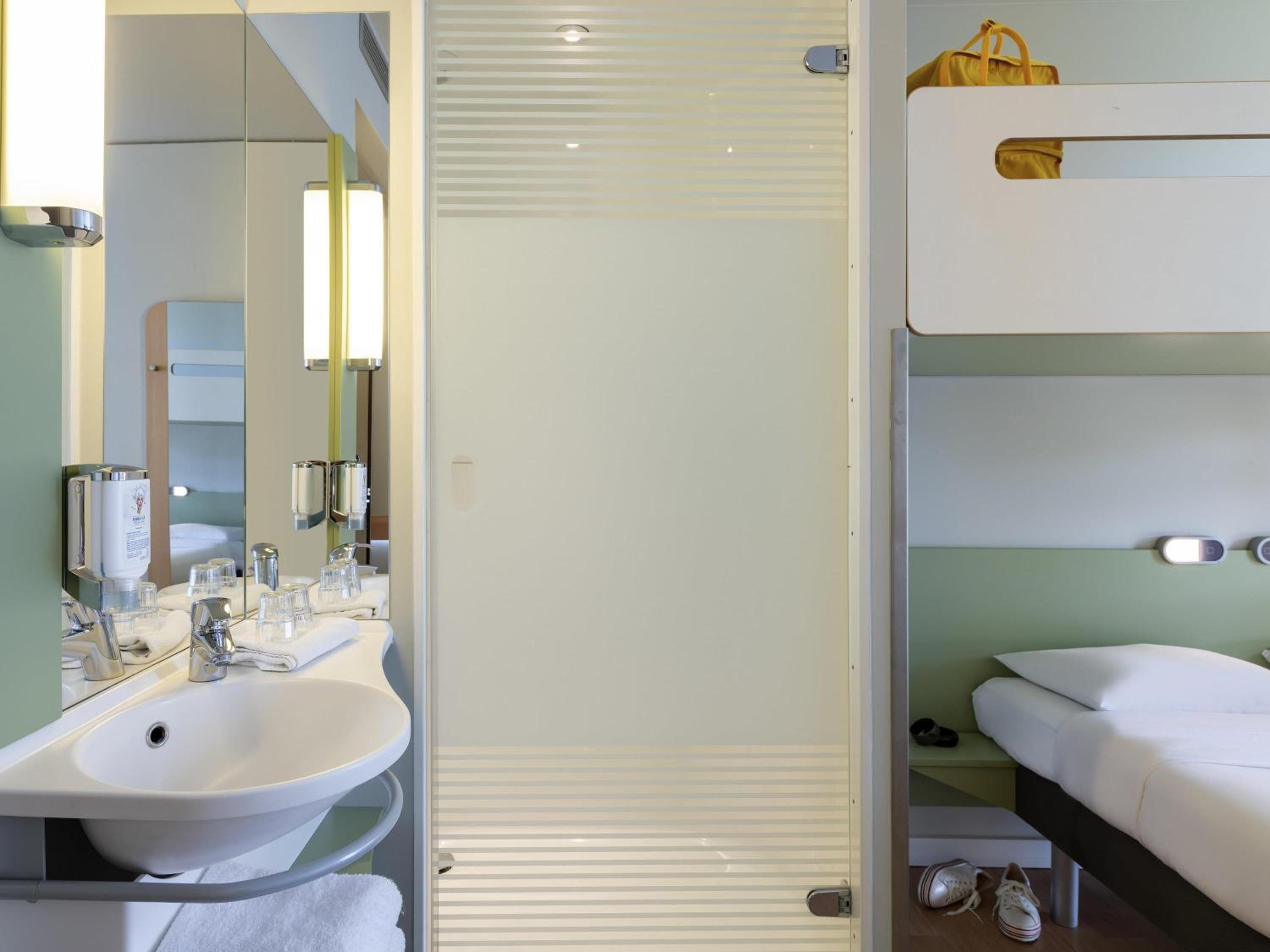 Standard Double Room - Photo 7