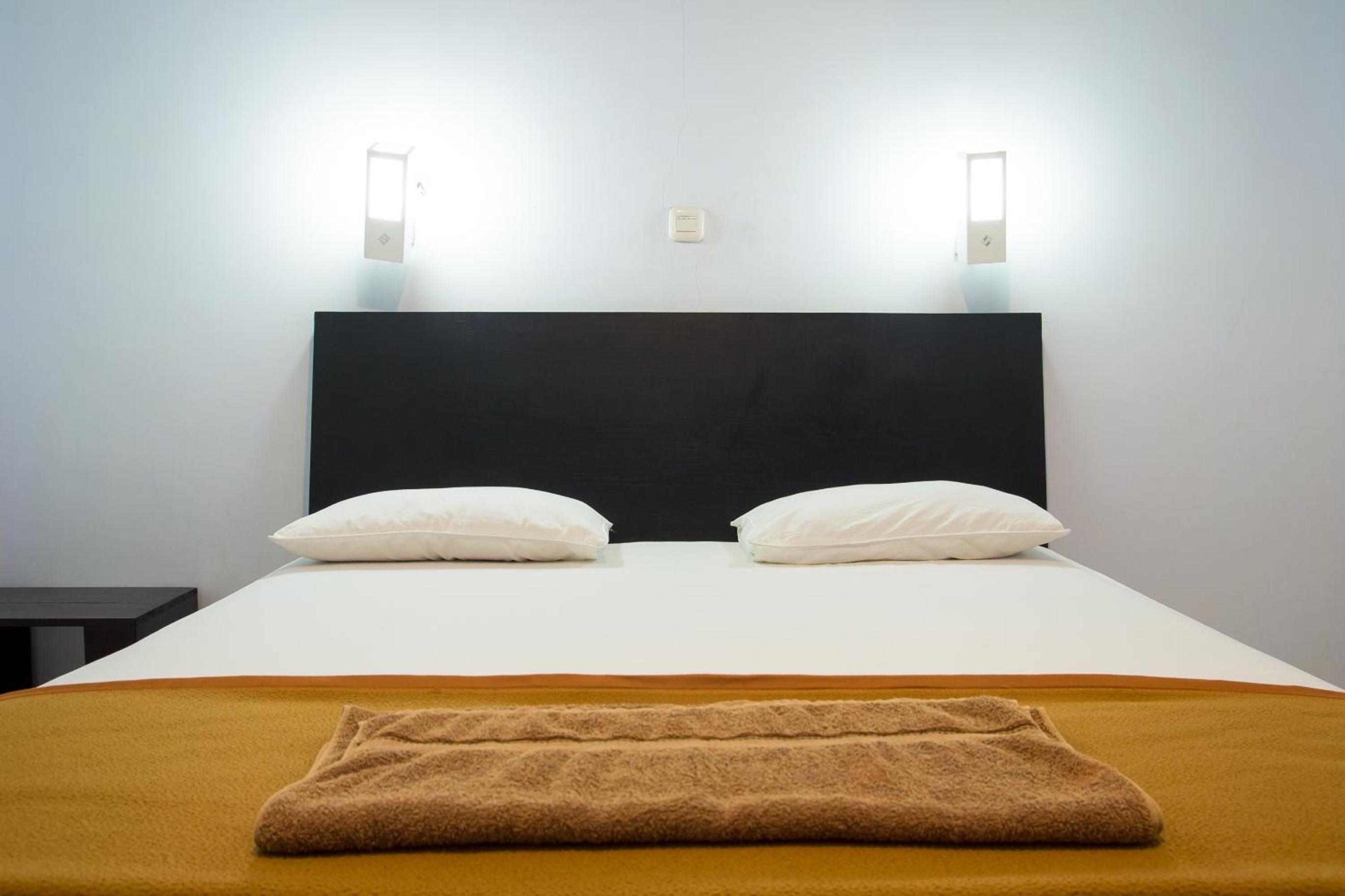 Deluxe Room (2 Adults + 1 Child) - Photo 1