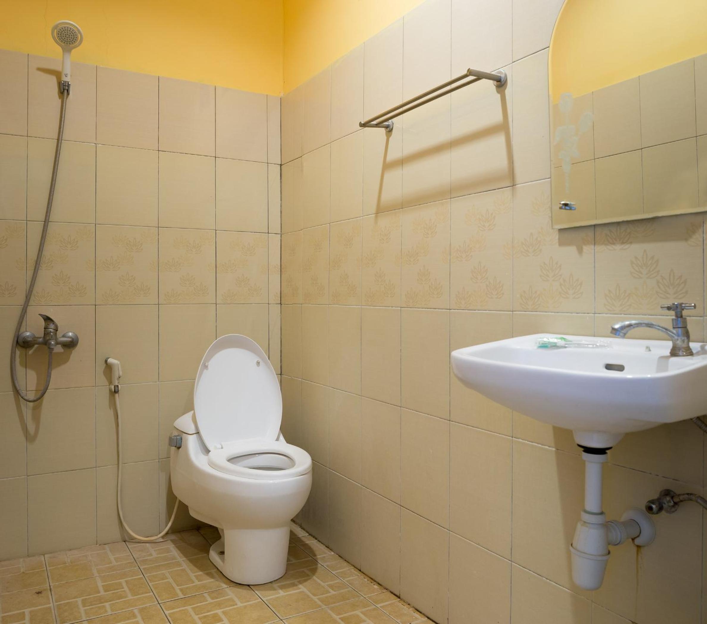 Deluxe Room (2 Adults + 1 Child) - Photo 4