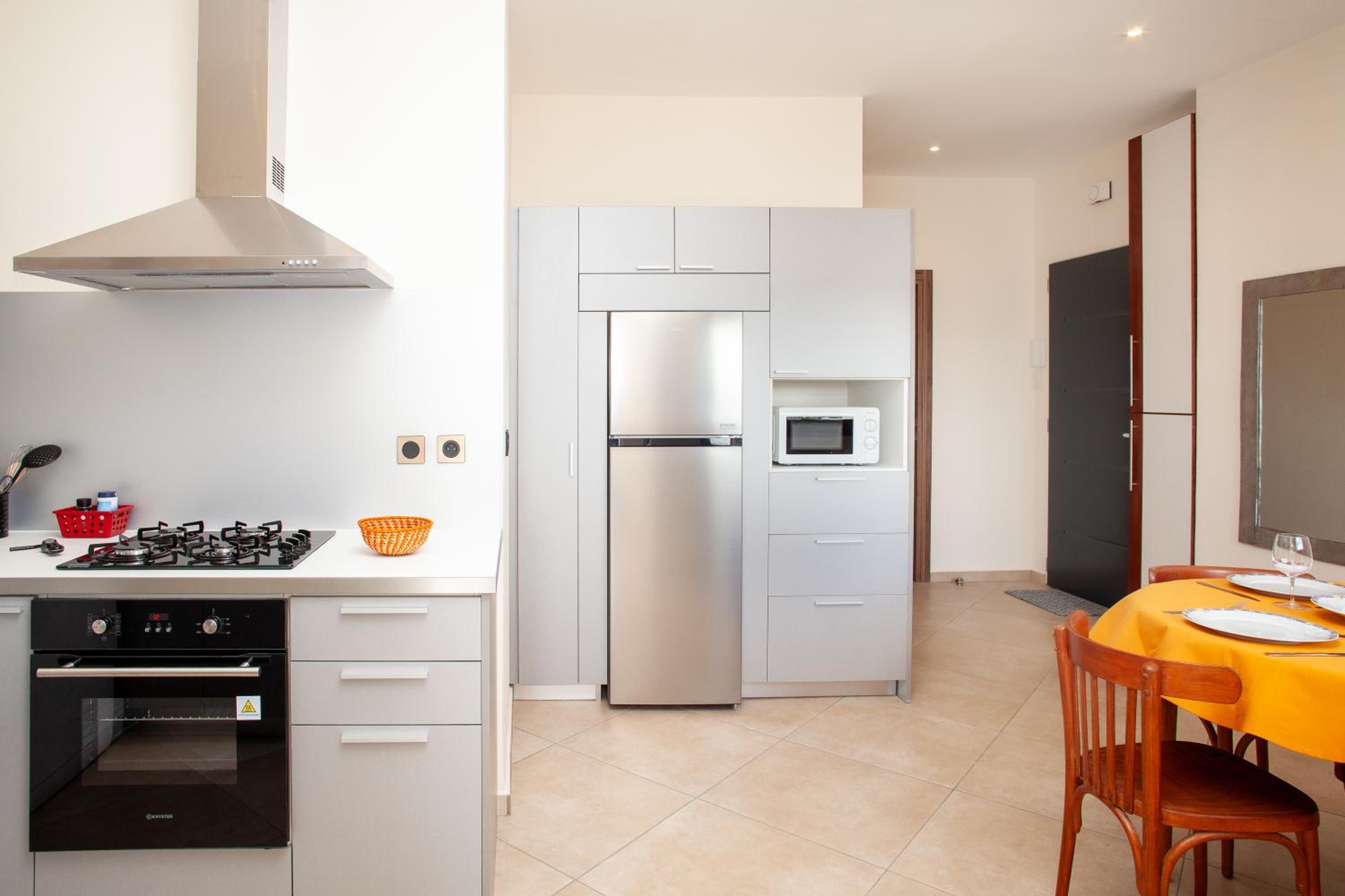 One-Bedroom Apartment with Lake View photo 2