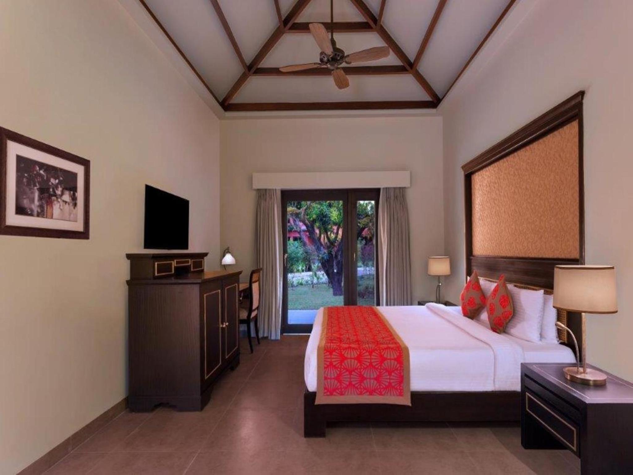 Deluxe Room River View King Bed photo