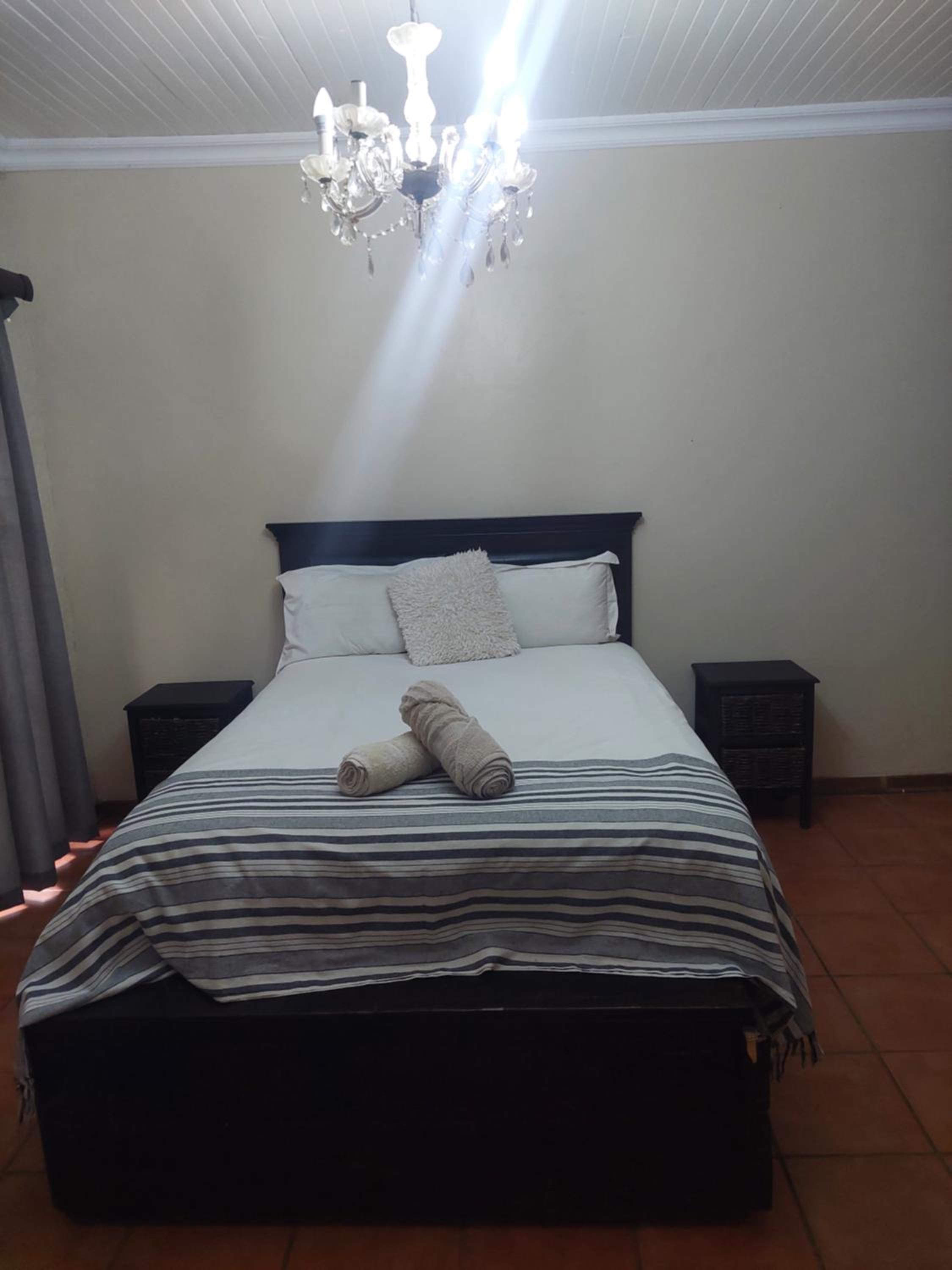 Three-Bedroom House - Photo 2