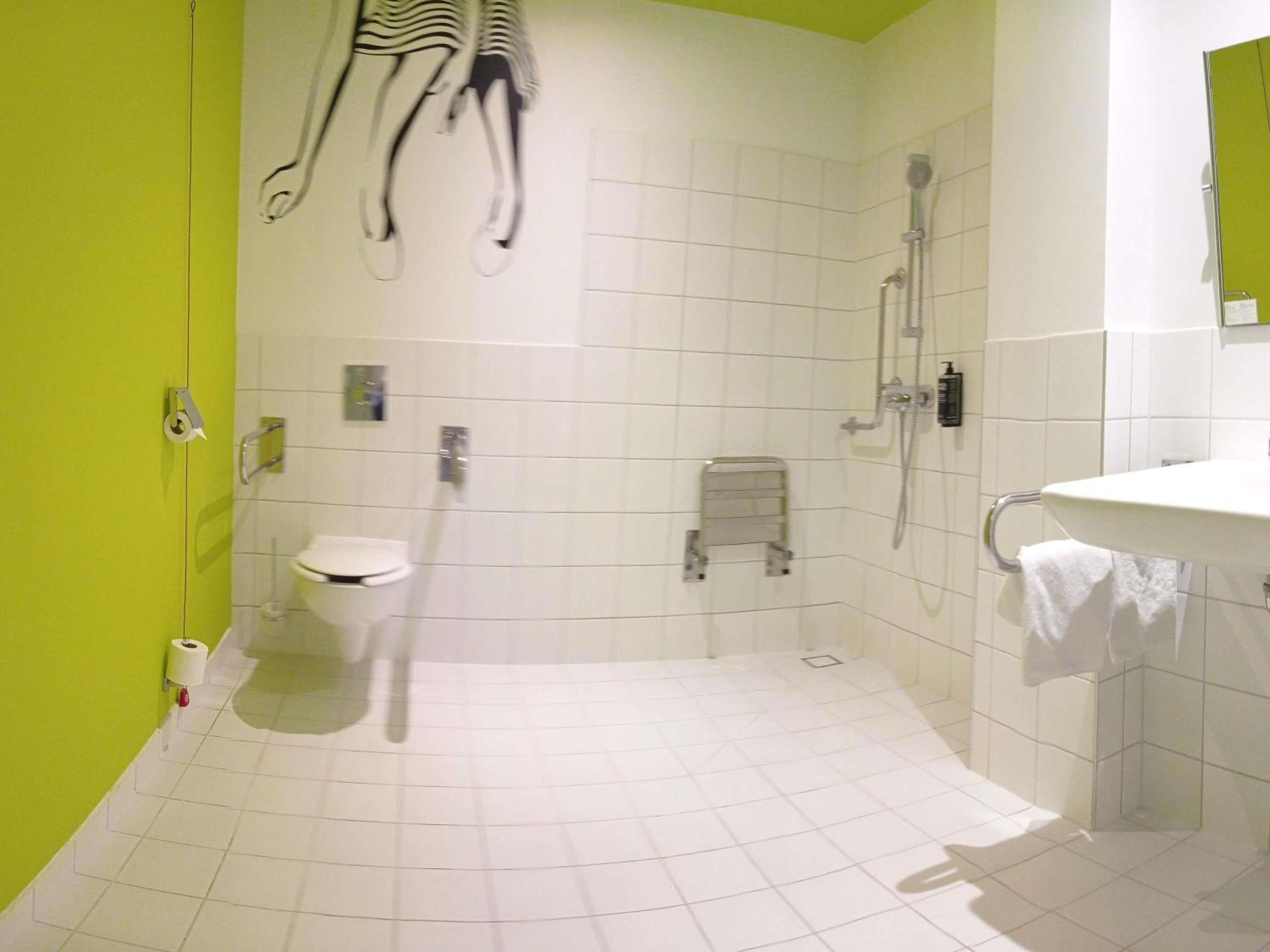 Room - Mobility Accessible photo 3