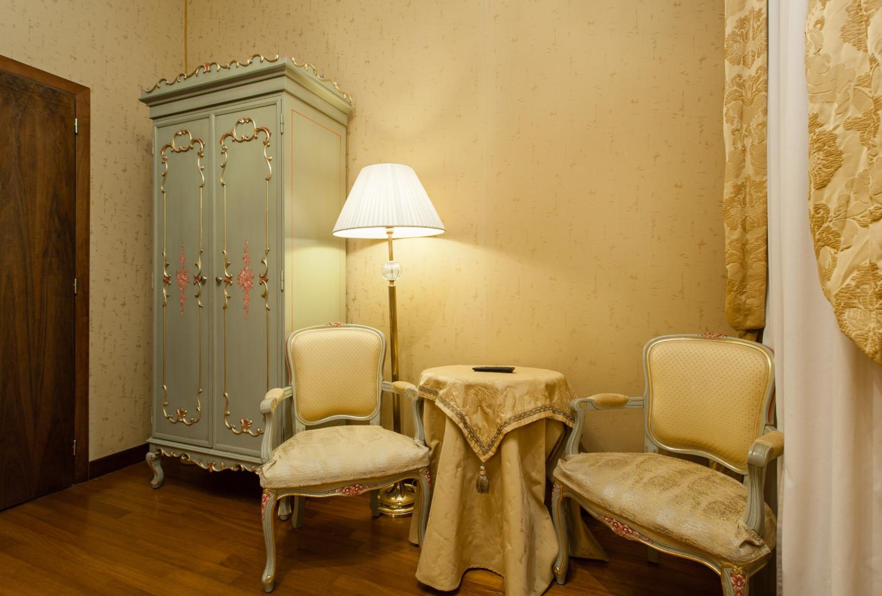 Double or Twin Room thumbnail 6