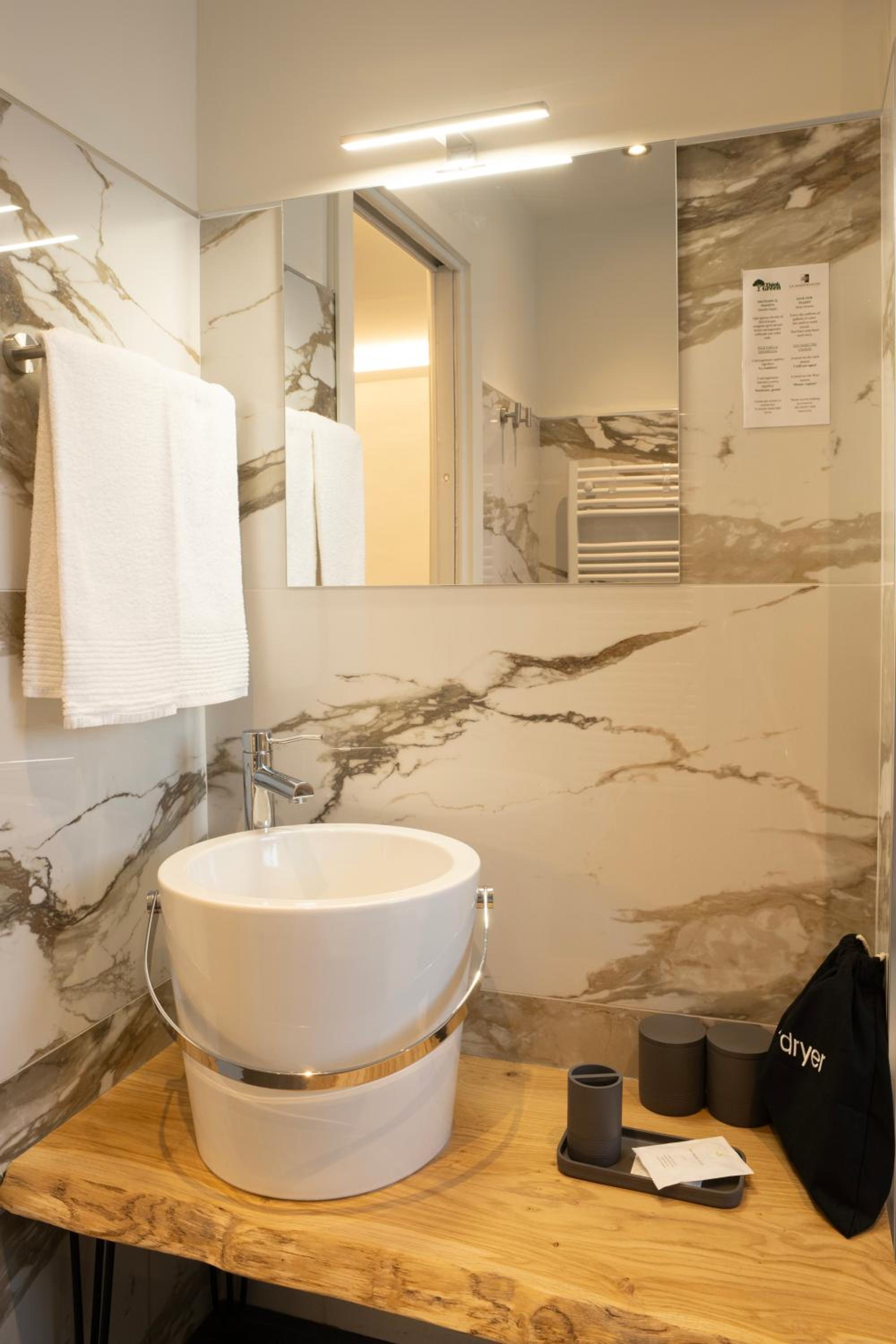 Superior King Suite photo 3