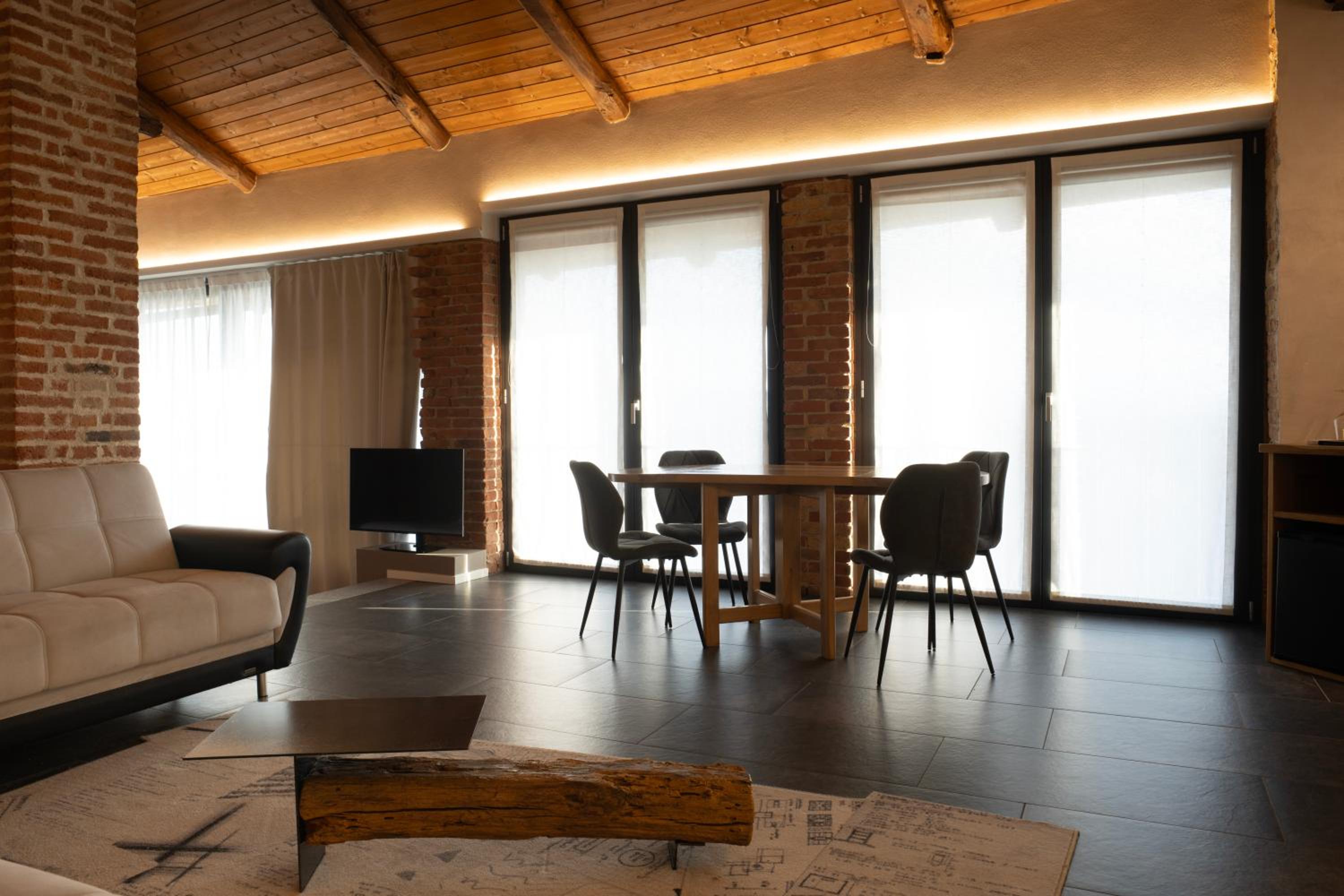 Superior King Suite photo 2