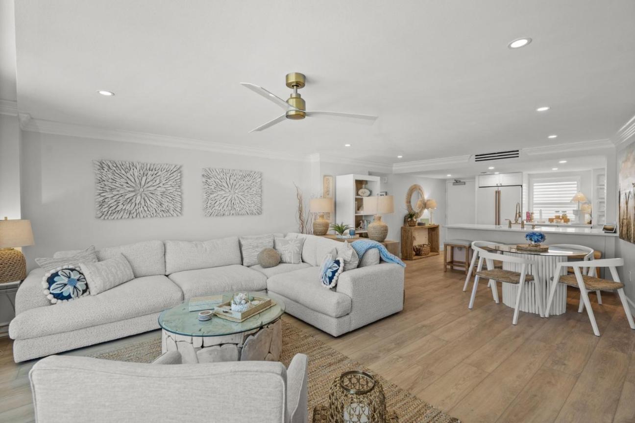 Two-Bedroom Apartment with Balcony and Sea View photo 3