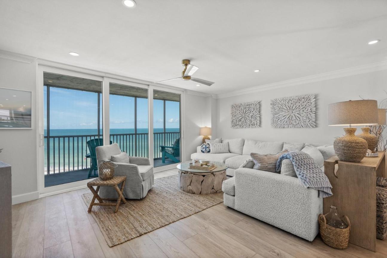 Two-Bedroom Apartment with Balcony and Sea View photo 2
