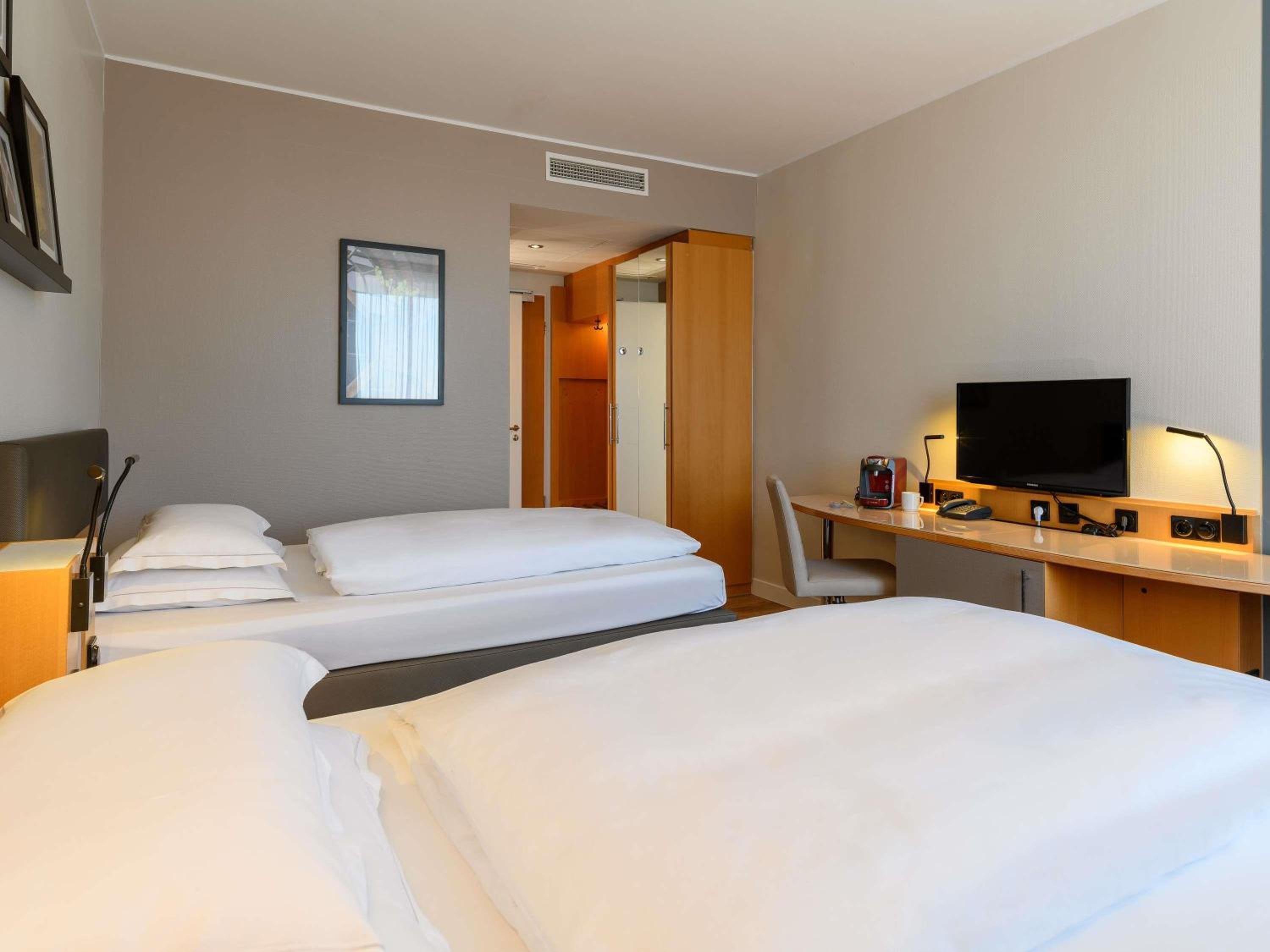 Privilege Room with Two Single Beds - Photo 4