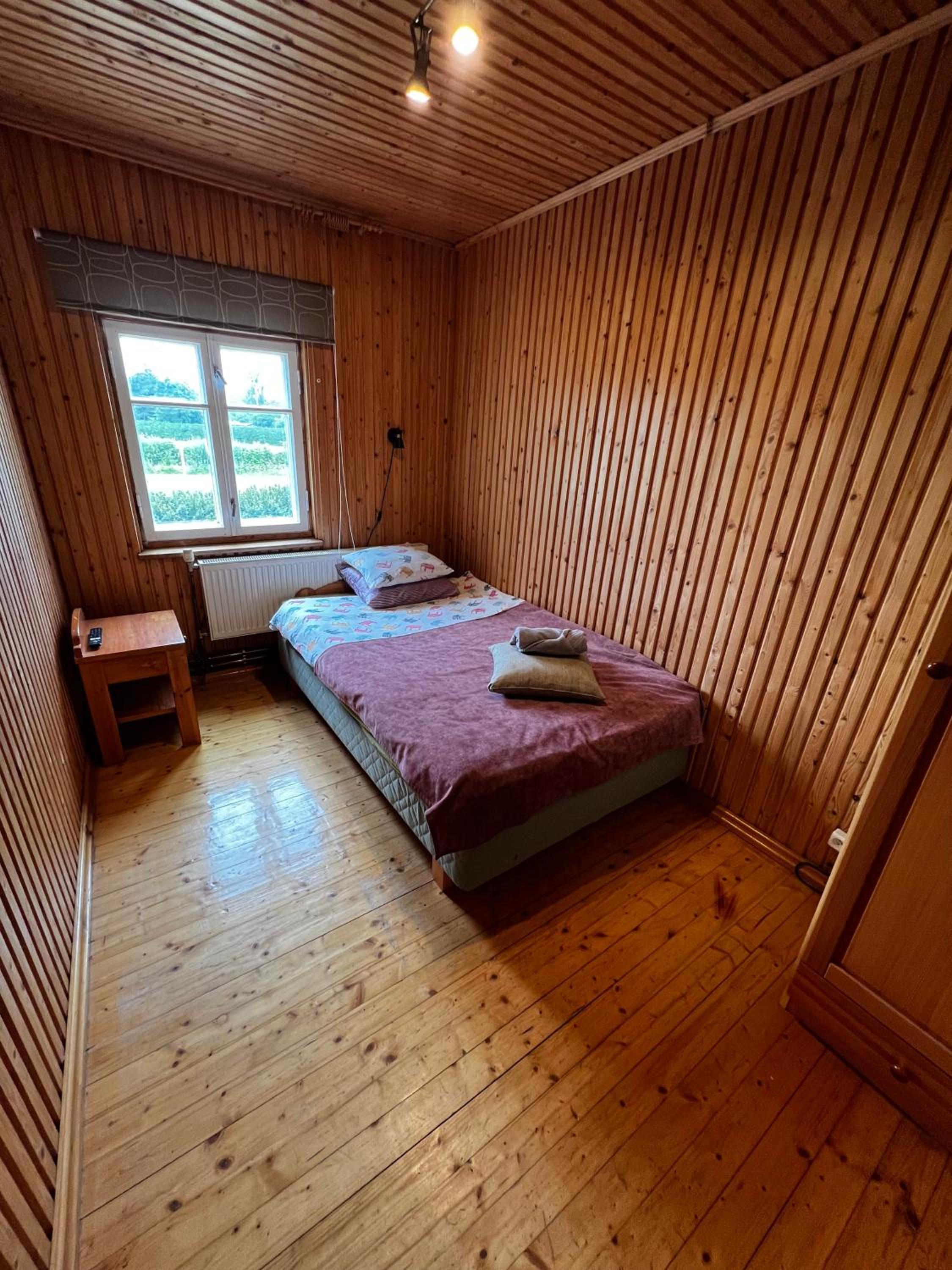 Small Single Room photo 2