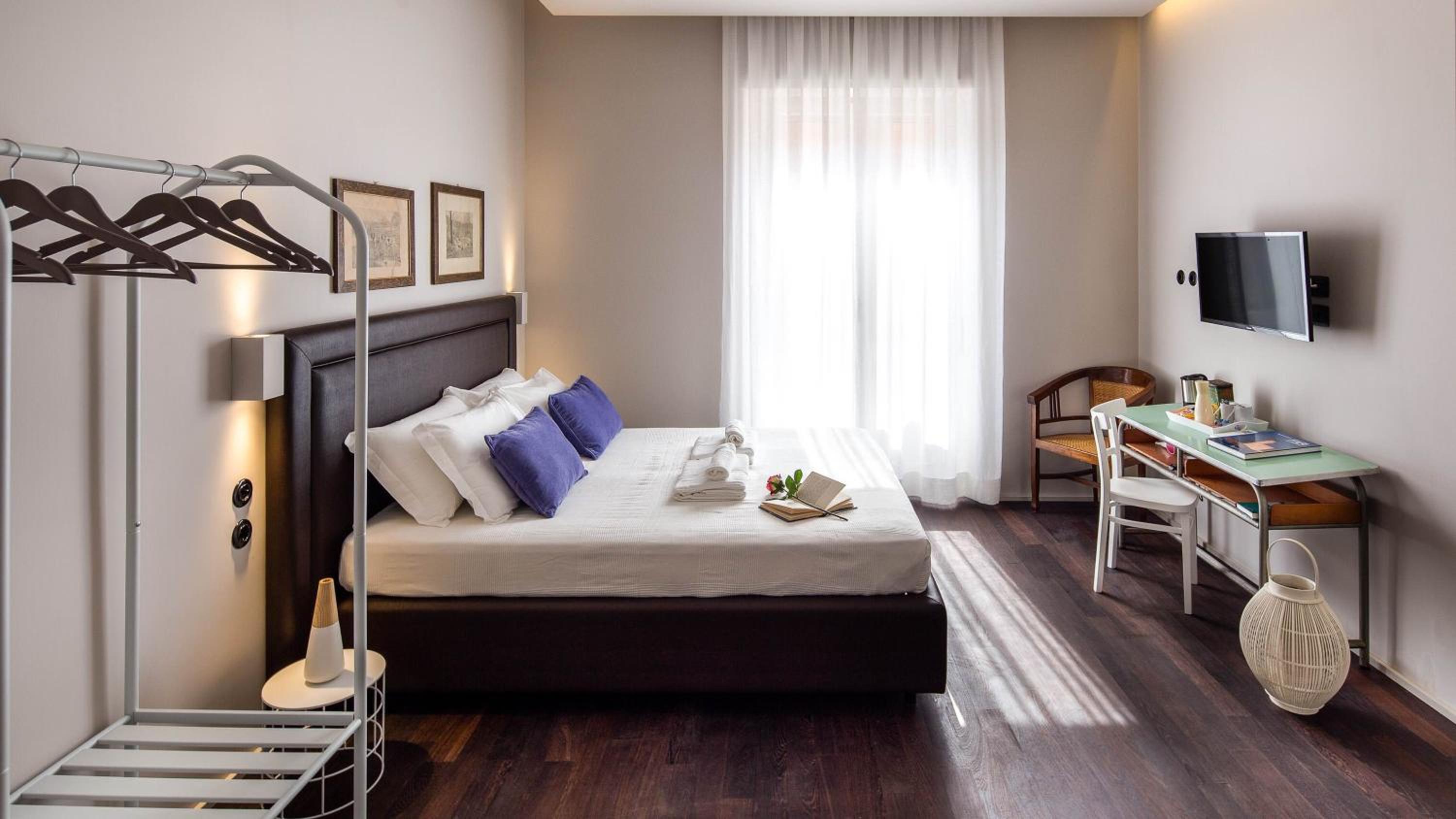 Double Room - Photo 8