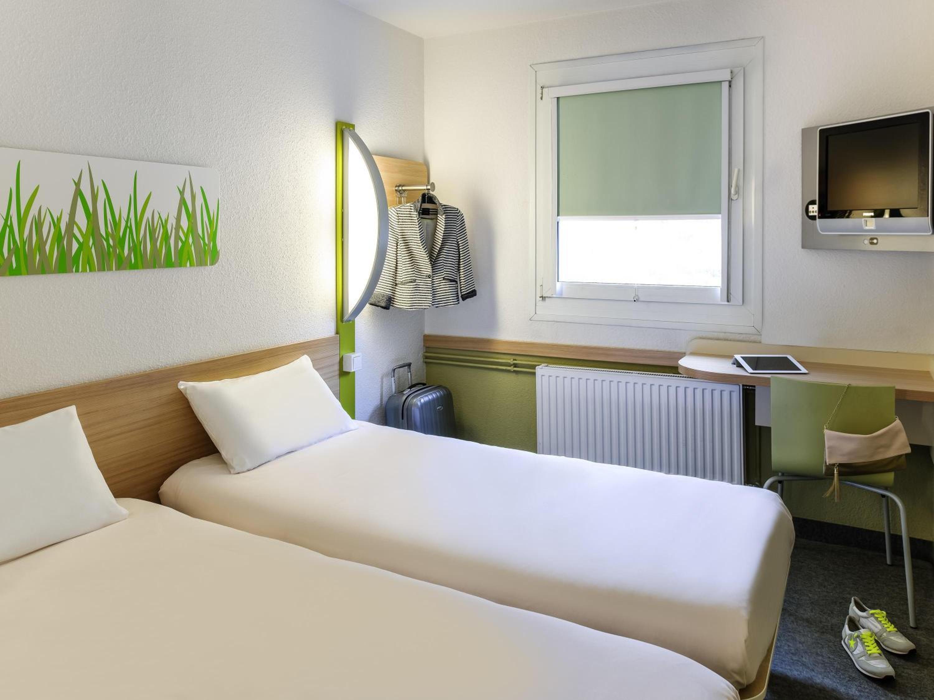 Triple Room with Two Single Beds and Sofa Bed