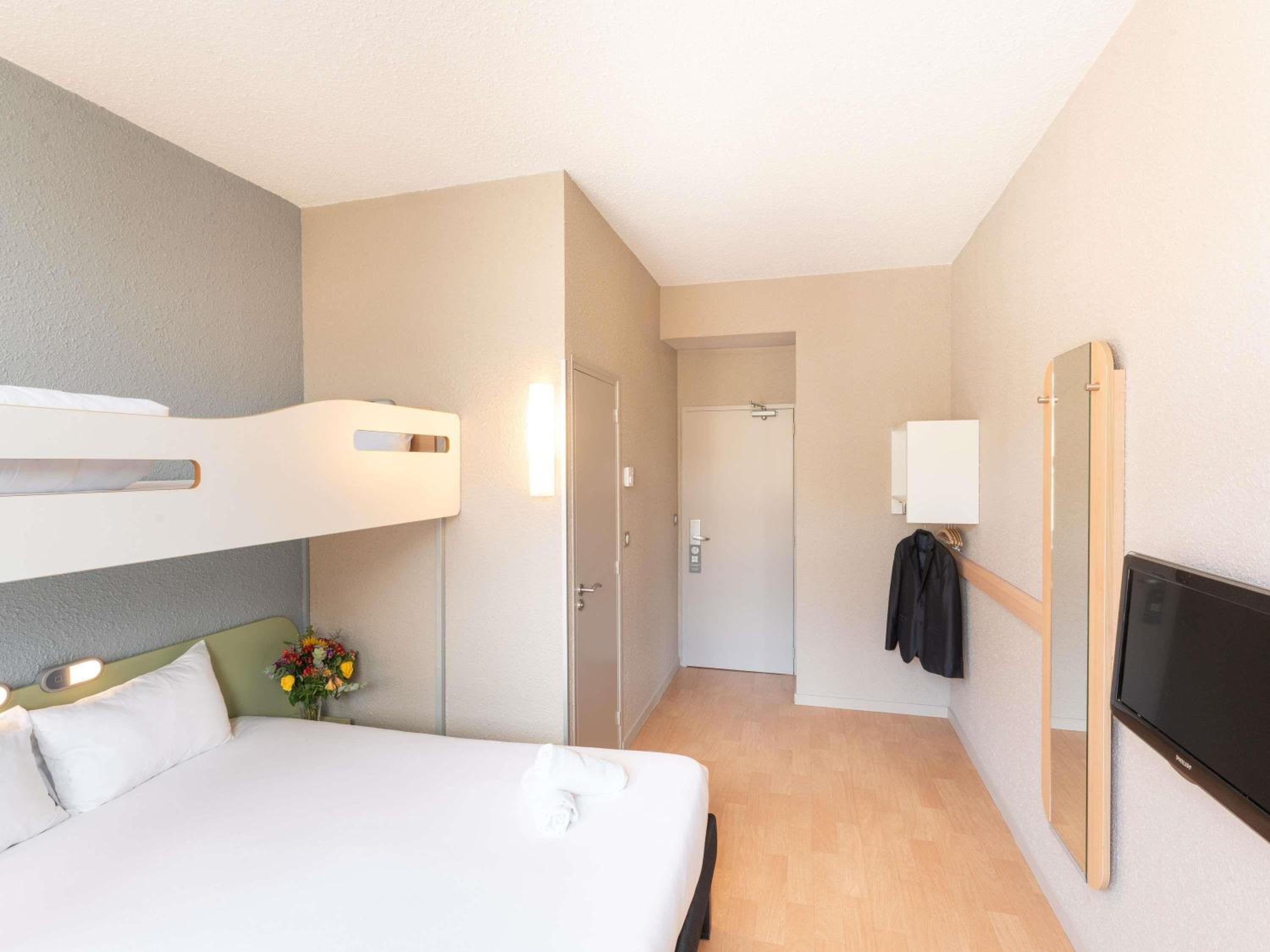 Standard Double Room with a Bunk Bed photo 2