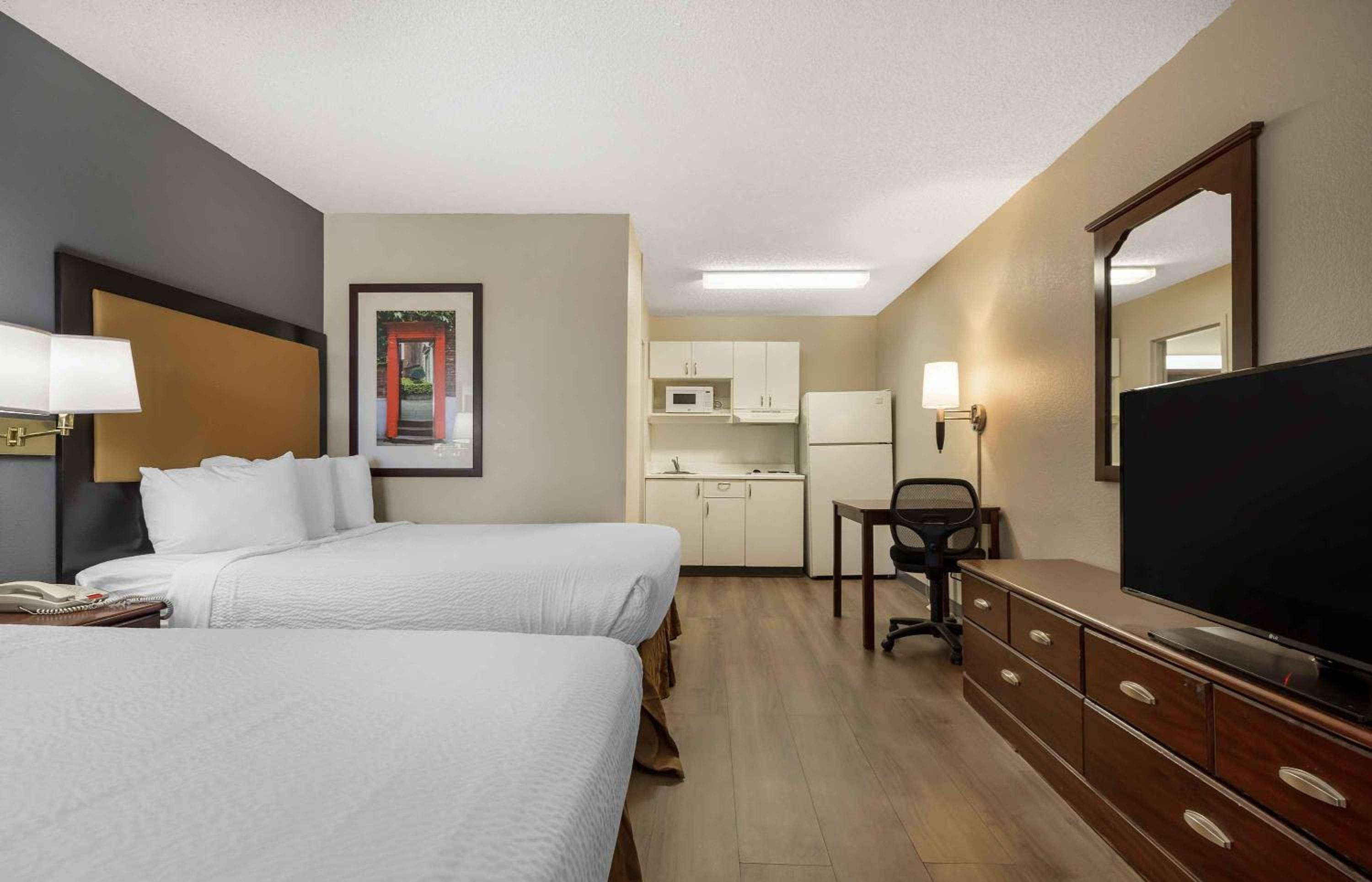 Studio with 2 Double Beds - Non-Smoking photo 2