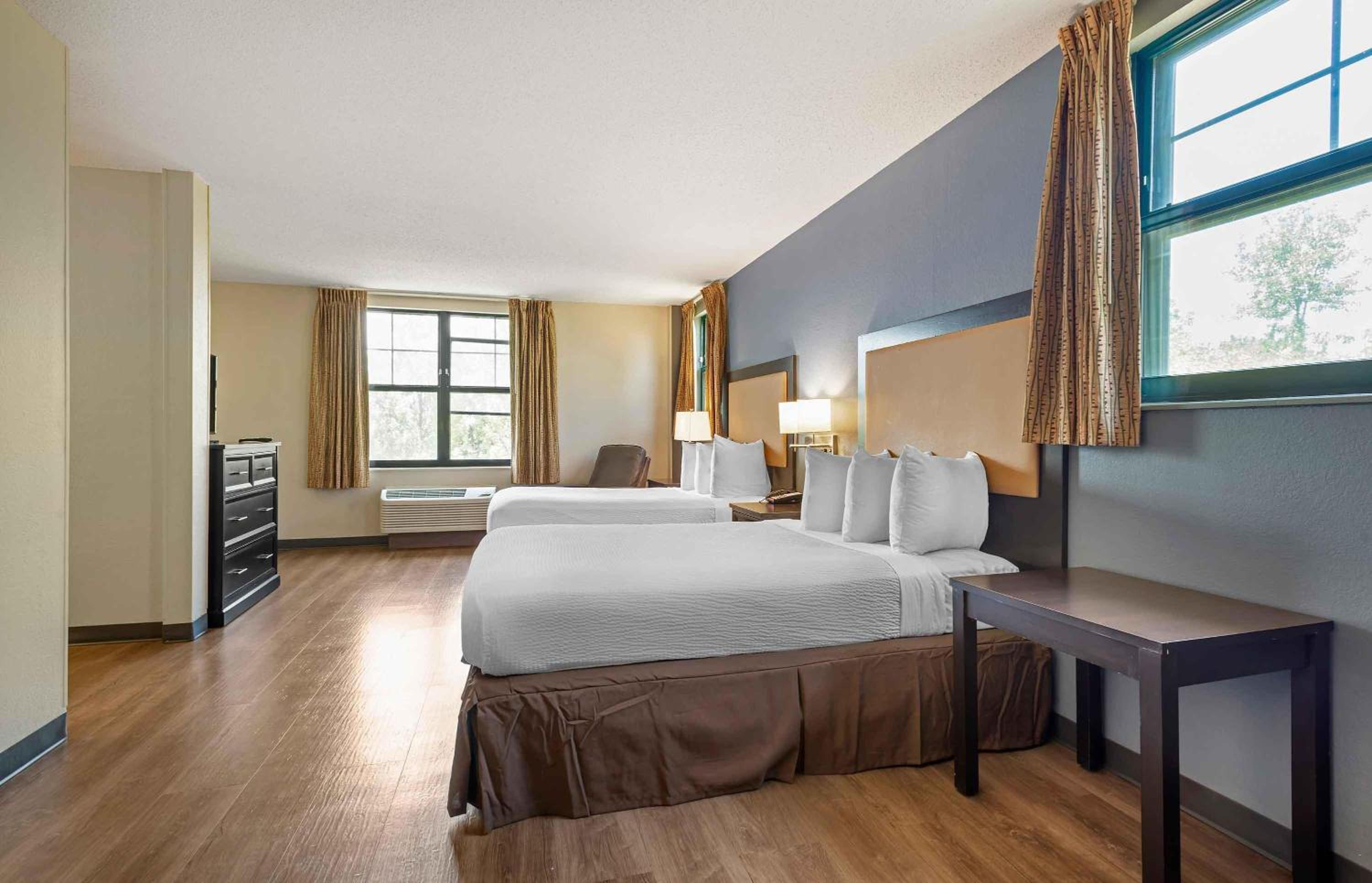 Deluxe Studio with 2 Double Beds - Non-Smoking - Photo 4